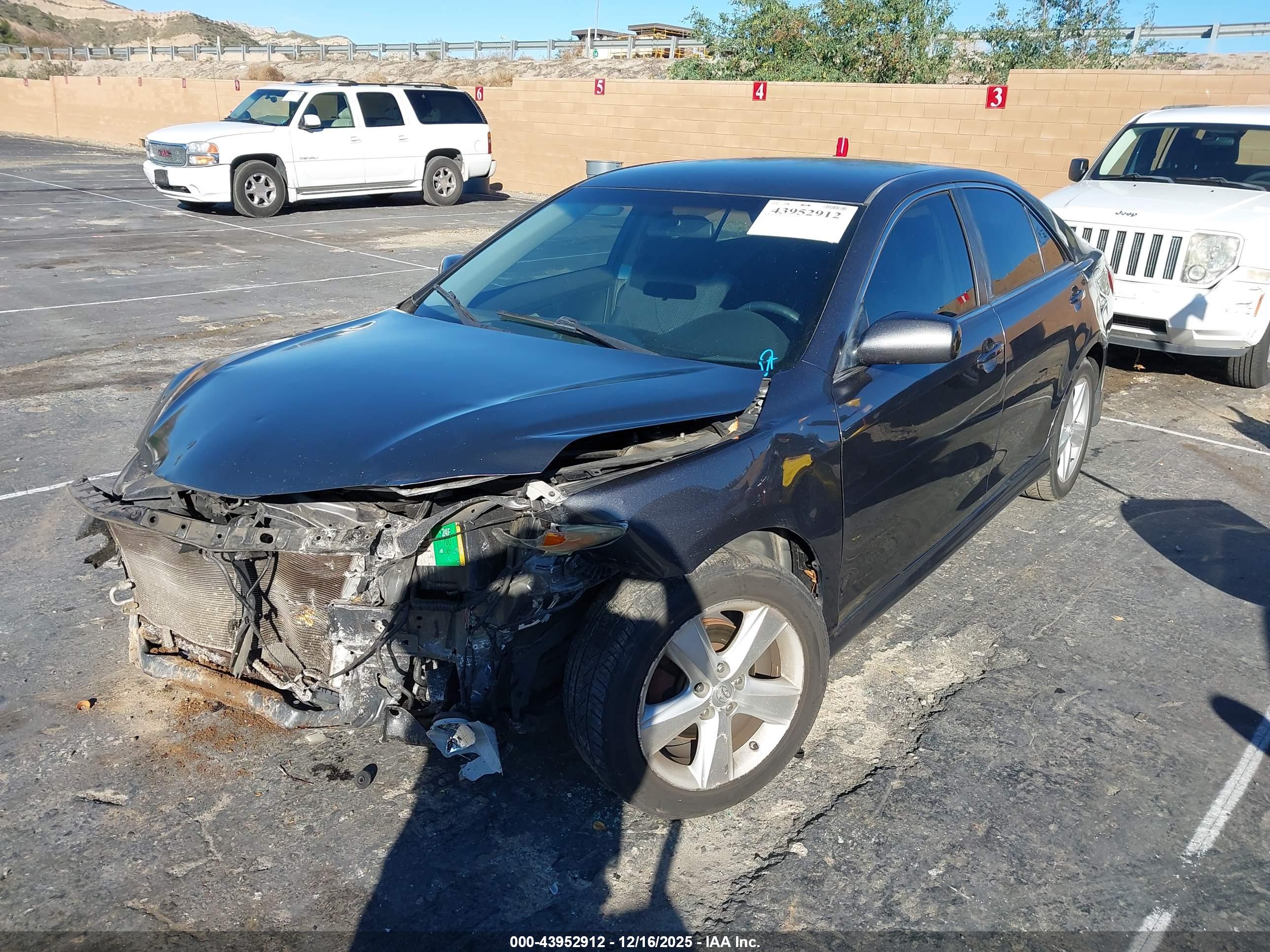 TOYOTA CAMRY image 2