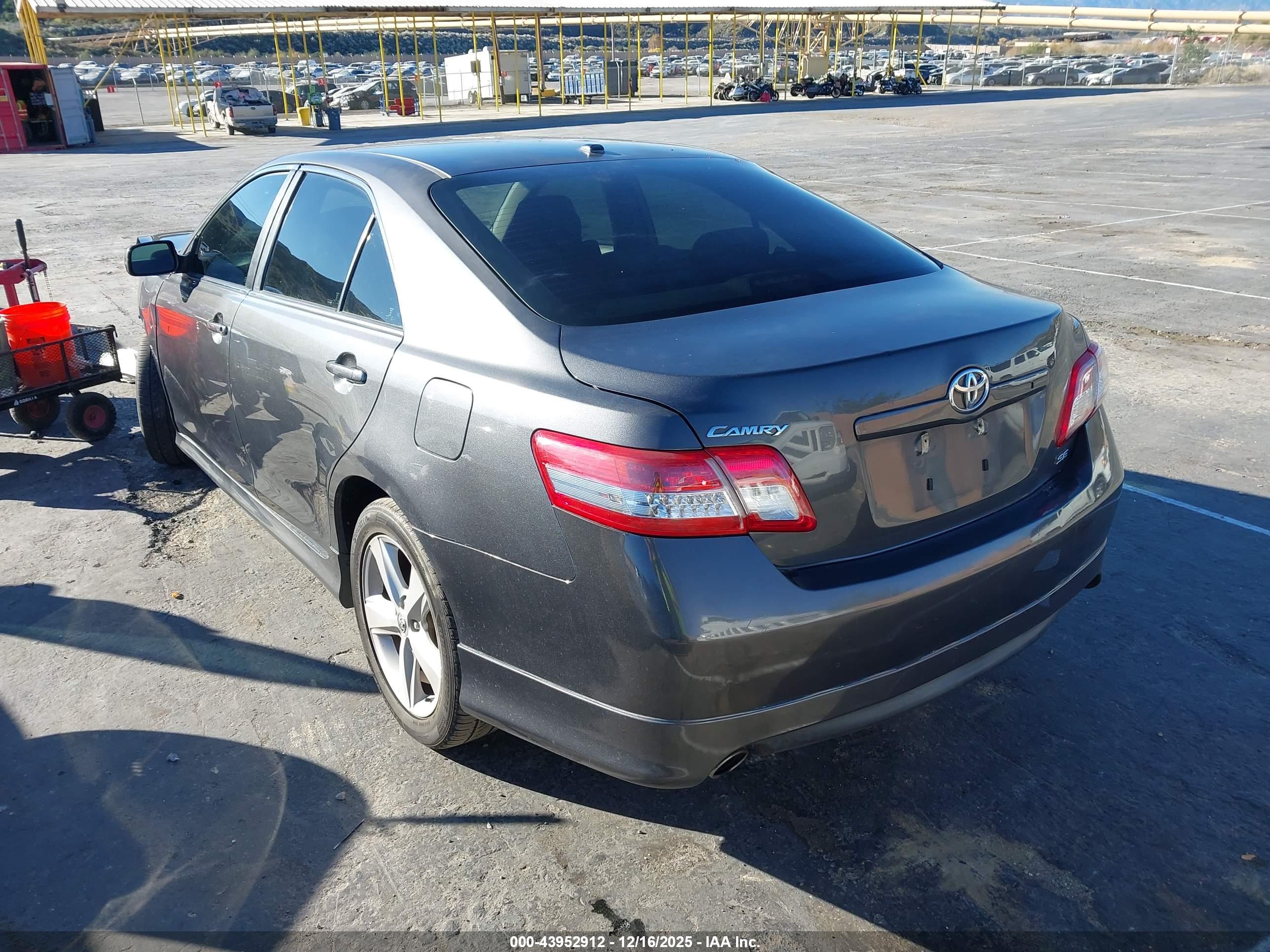 TOYOTA CAMRY image 3