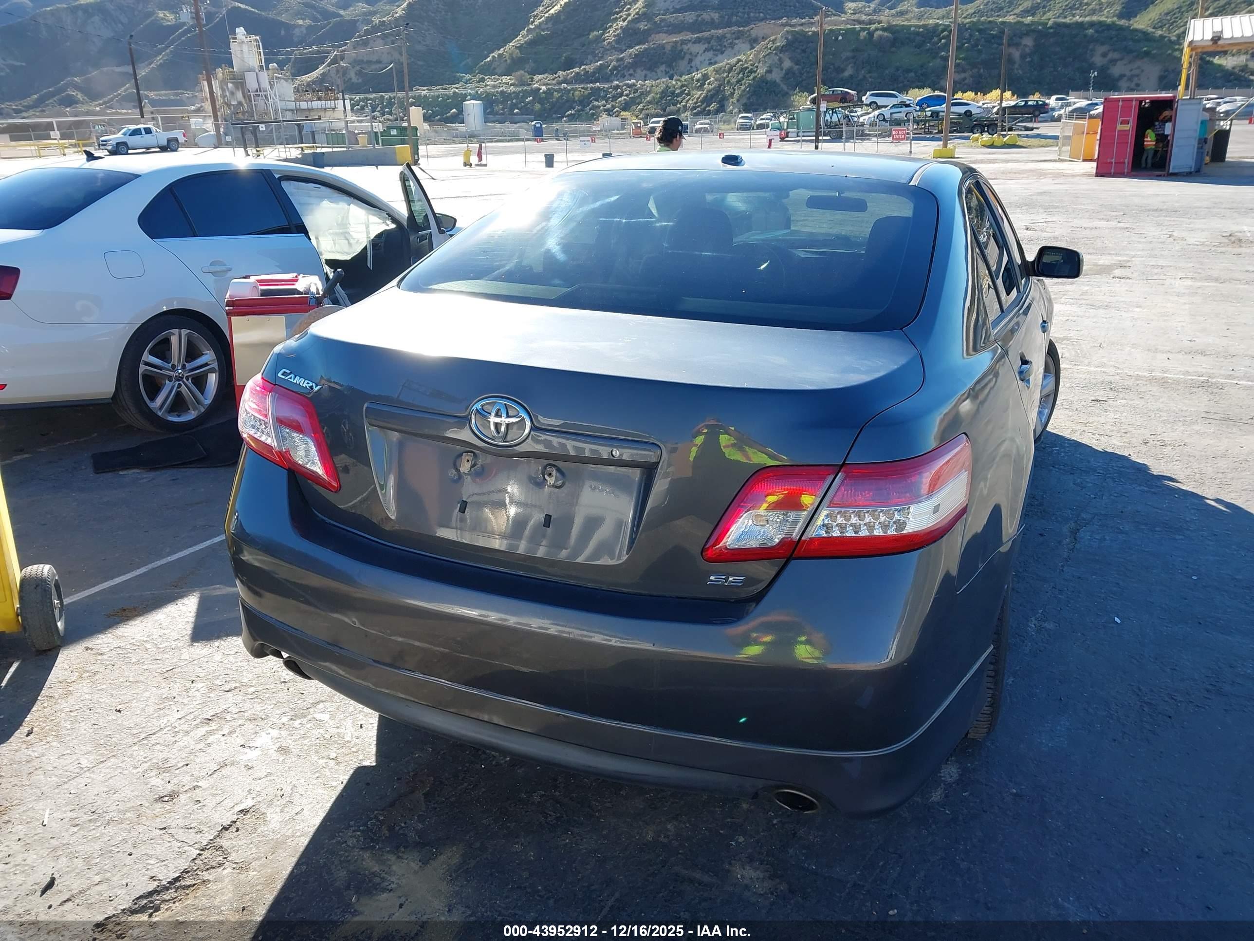 TOYOTA CAMRY image 4