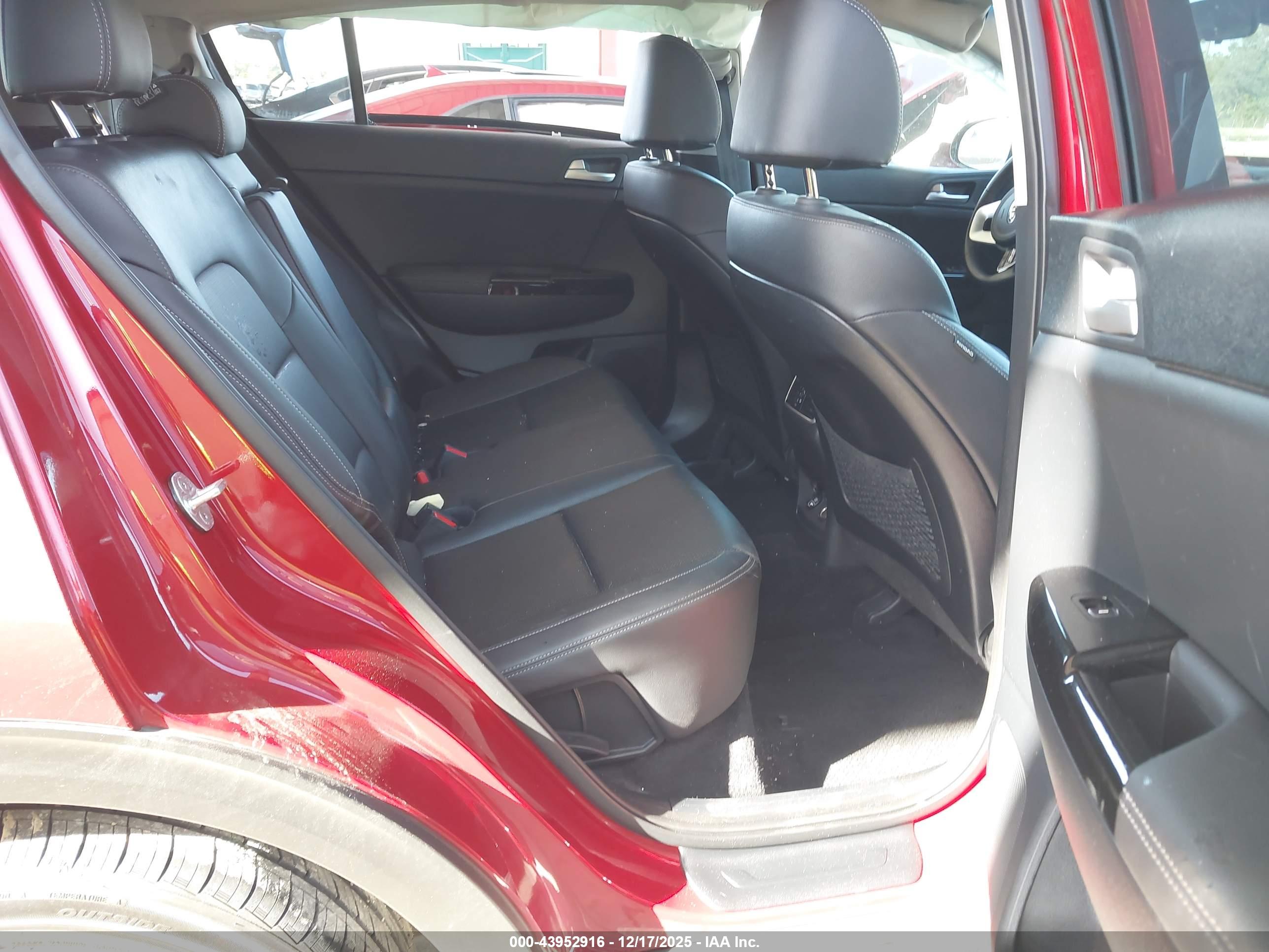 KIA SPORTAGE image 8