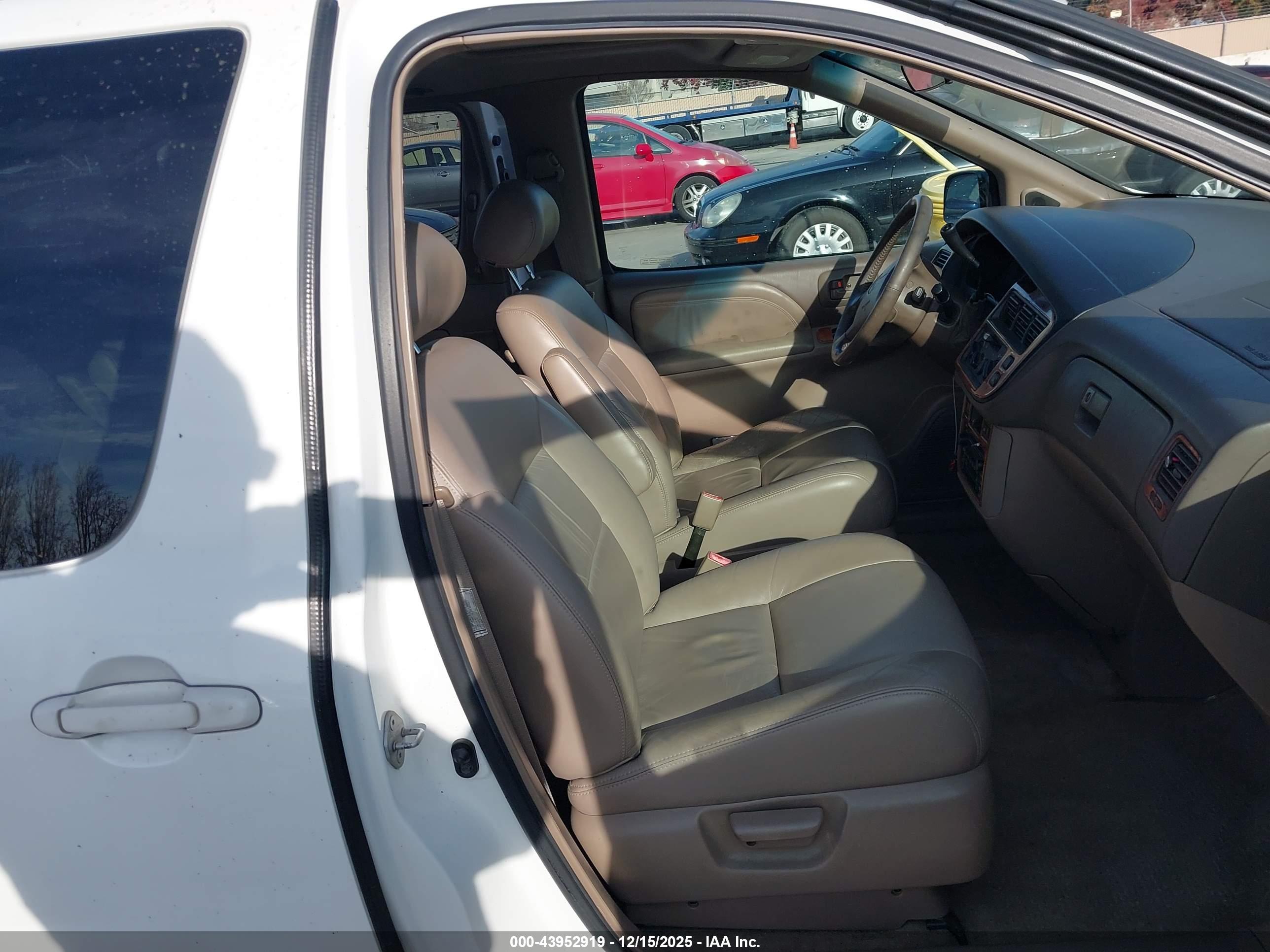 TOYOTA SIENNA image 5