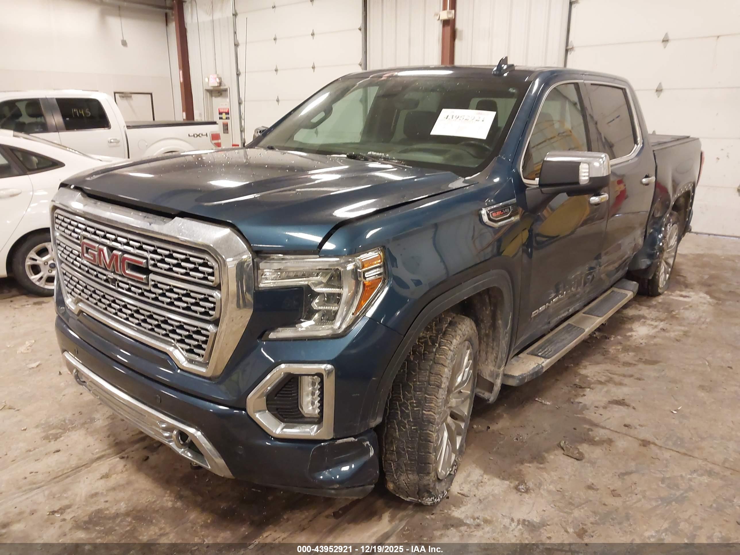 GMC SIERRA image 2