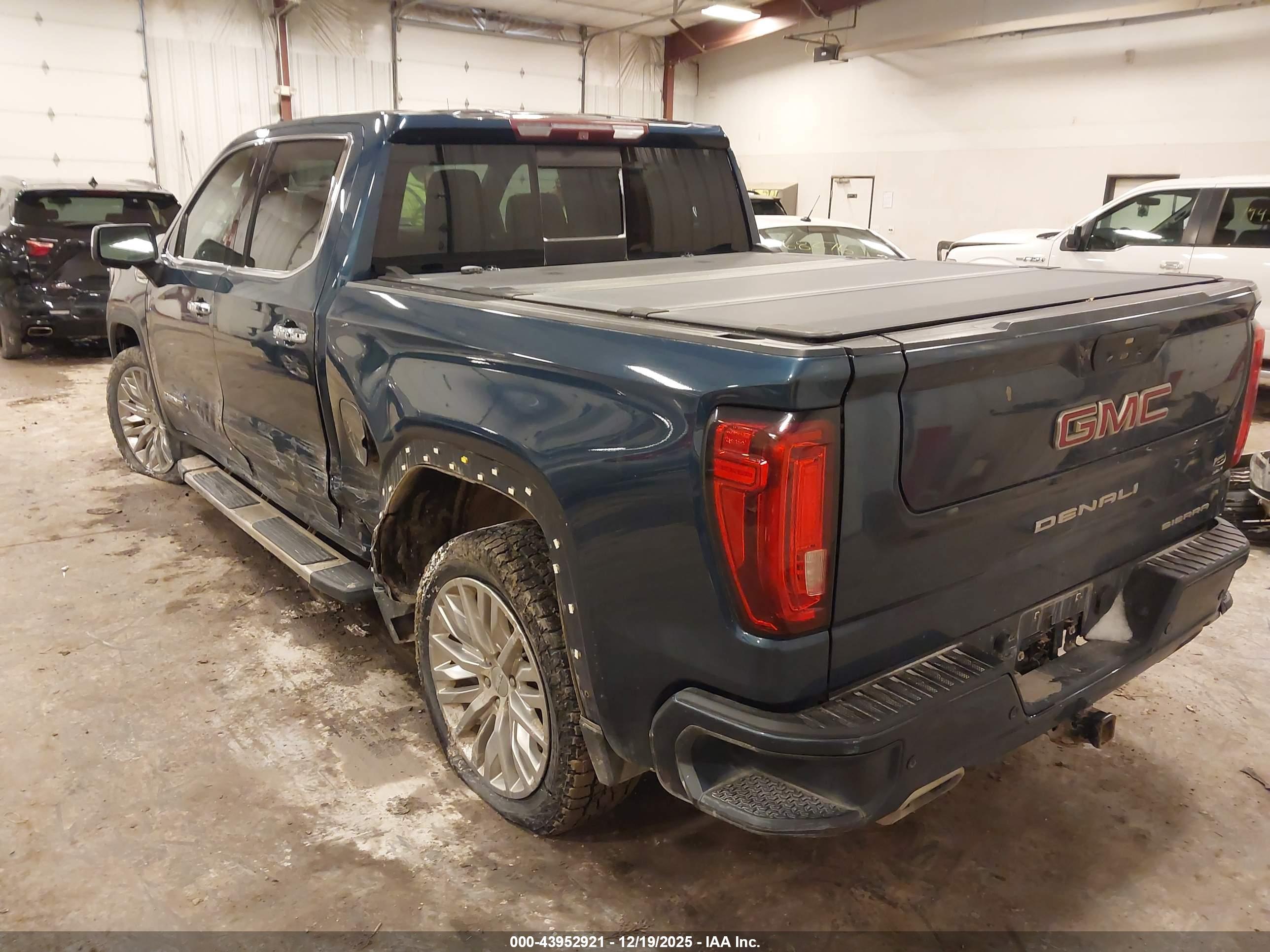 GMC SIERRA image 3