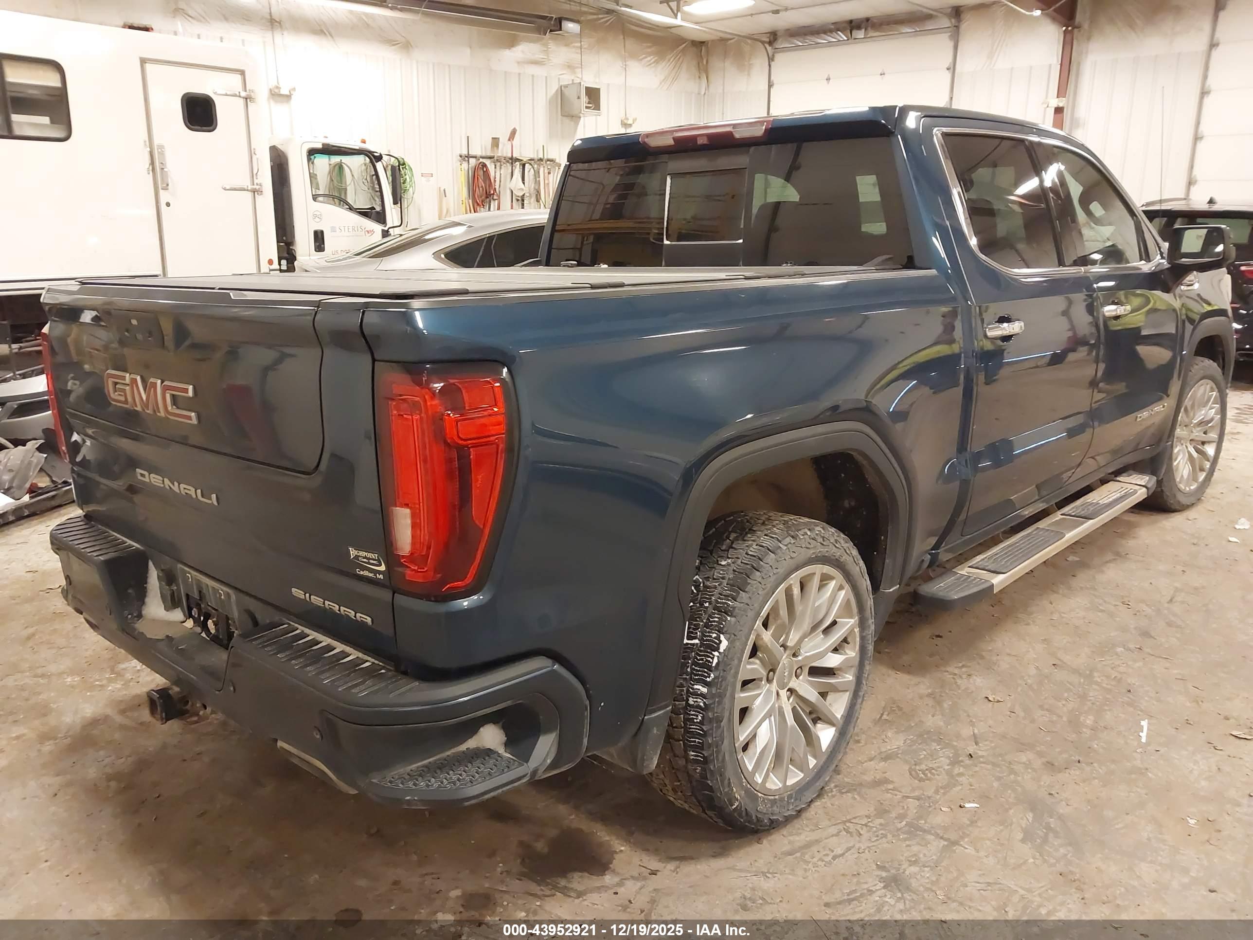 GMC SIERRA image 4