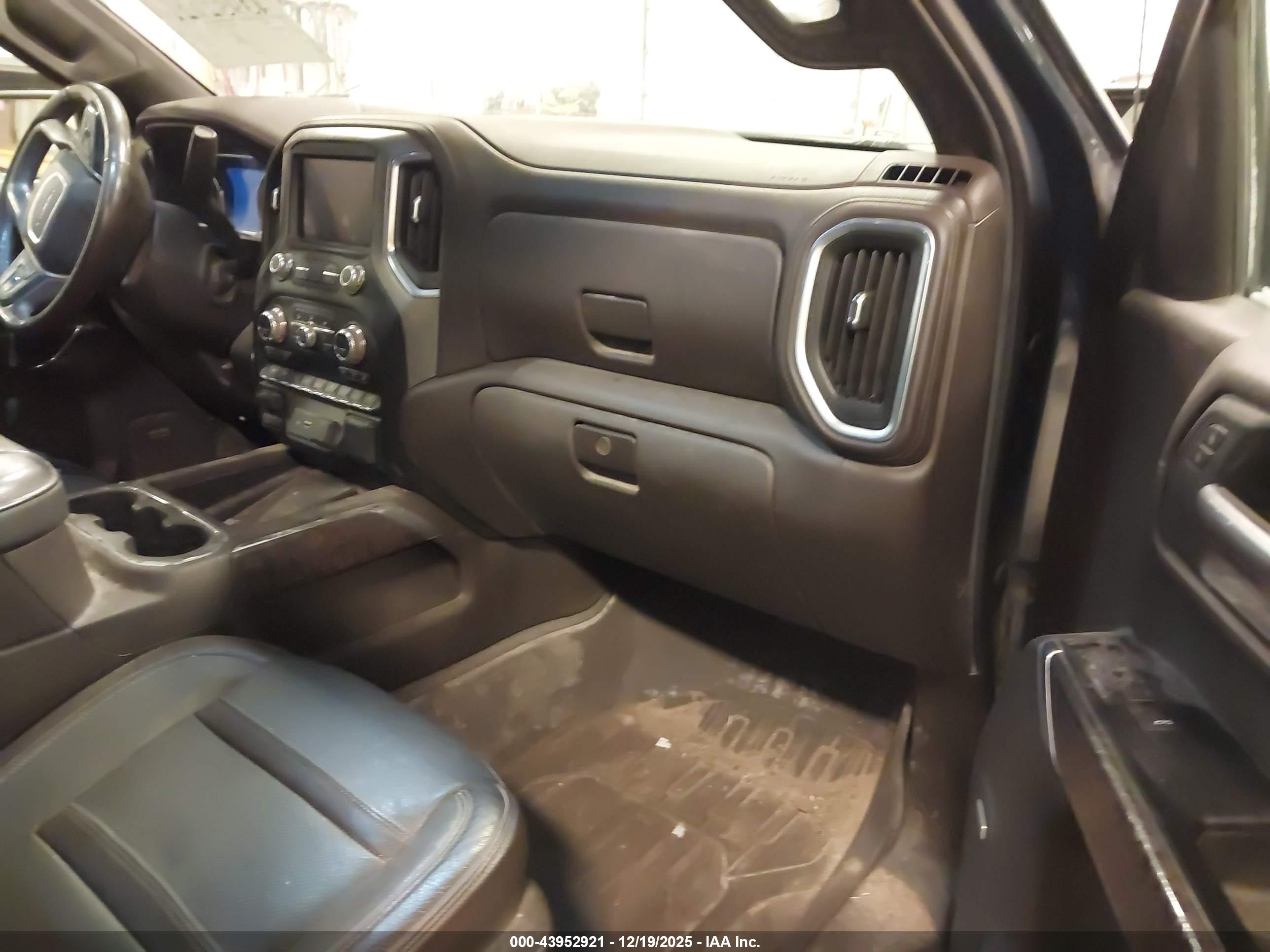 GMC SIERRA image 5