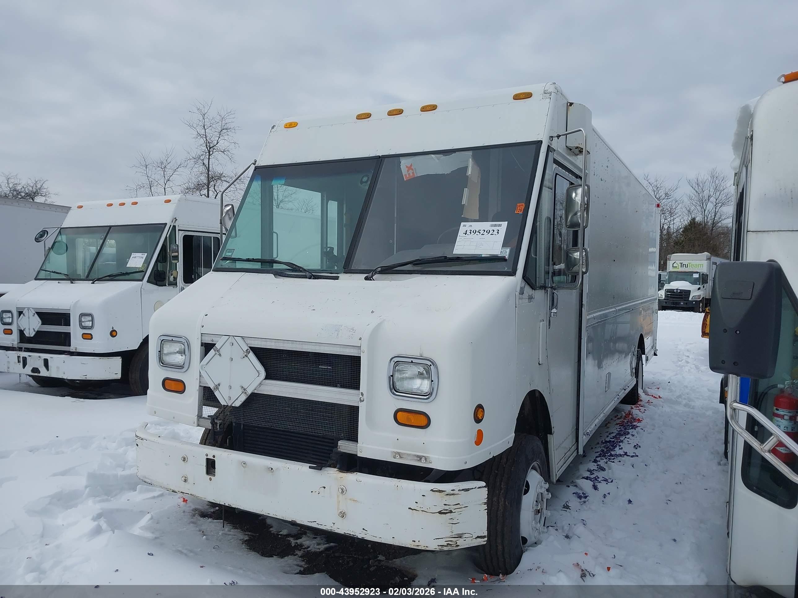 FREIGHTLINER CHASSIS image 2