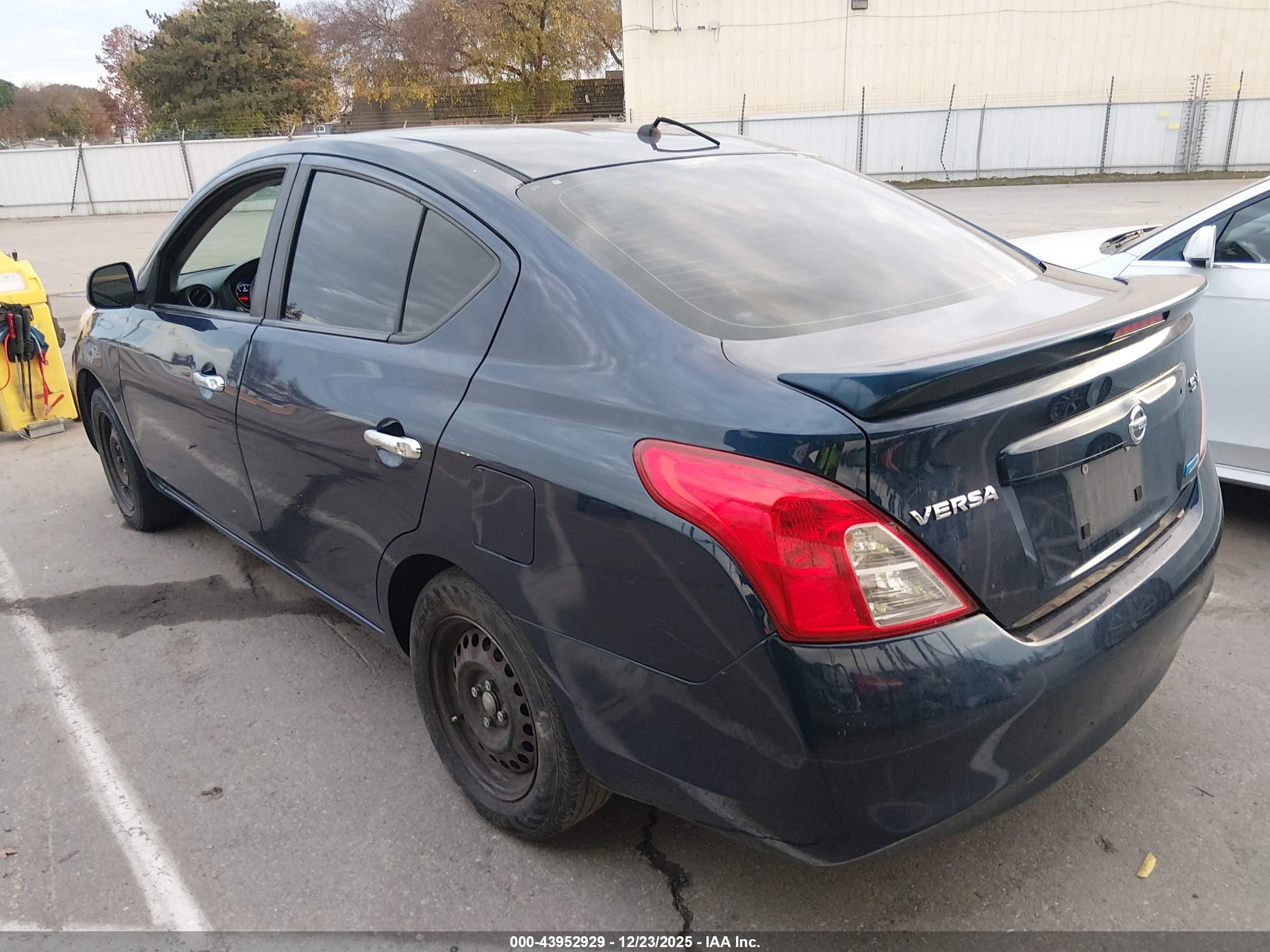 NISSAN VERSA image 3
