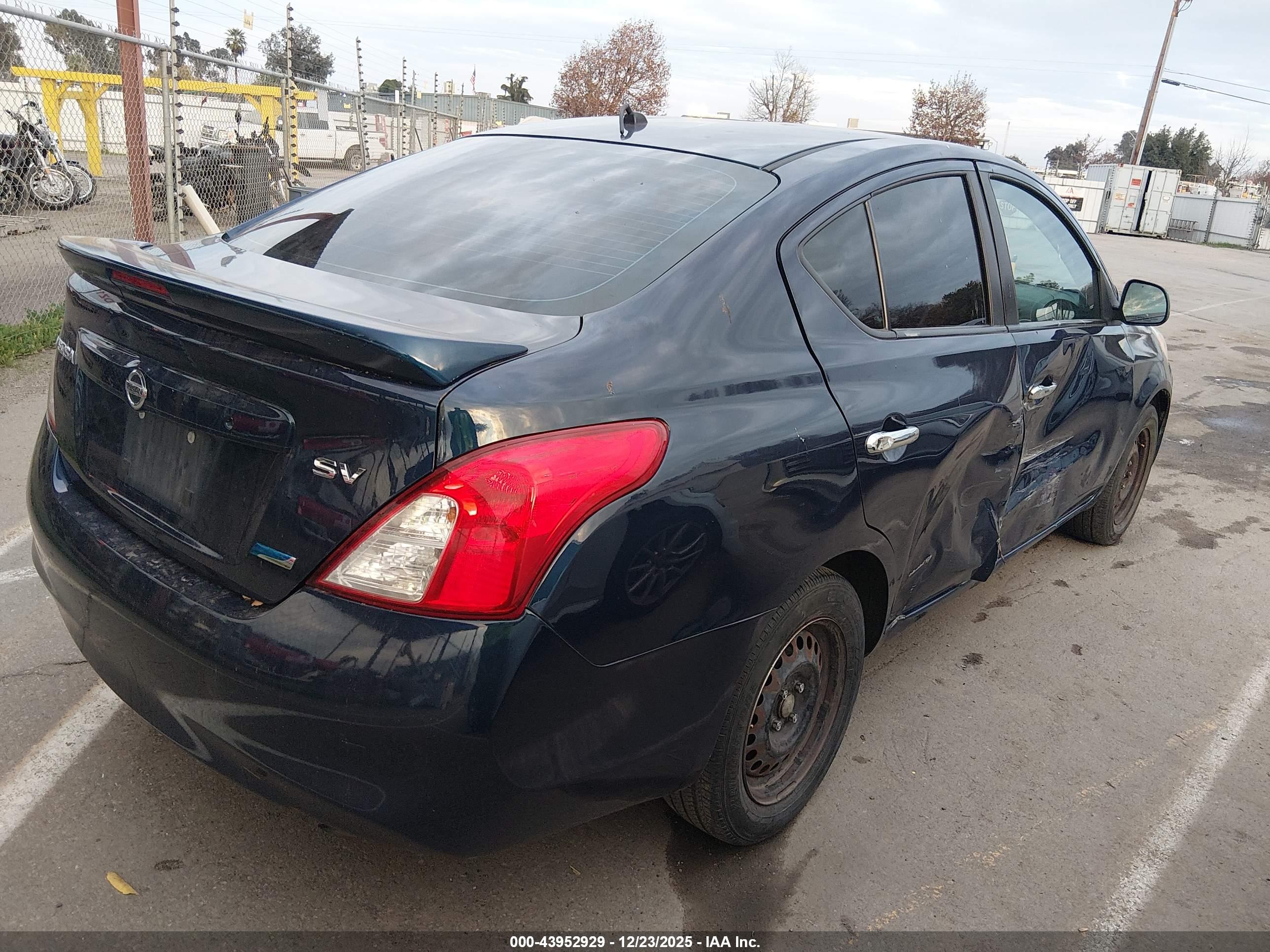 NISSAN VERSA image 4