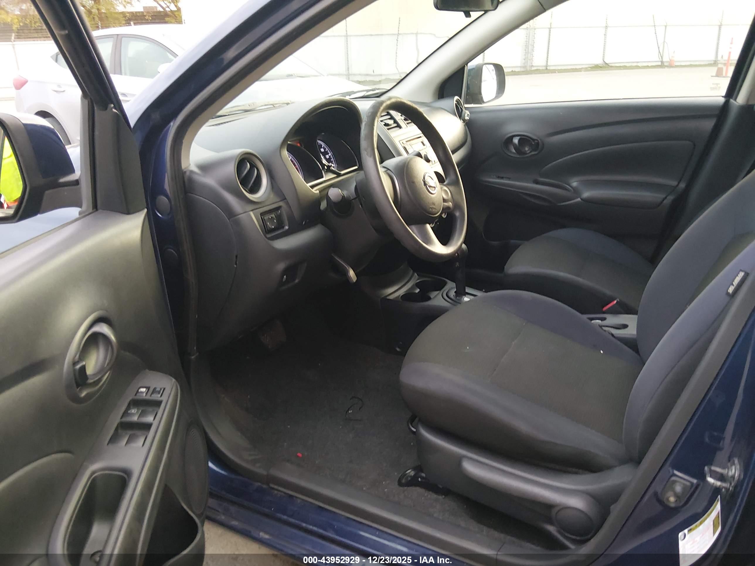 NISSAN VERSA image 5