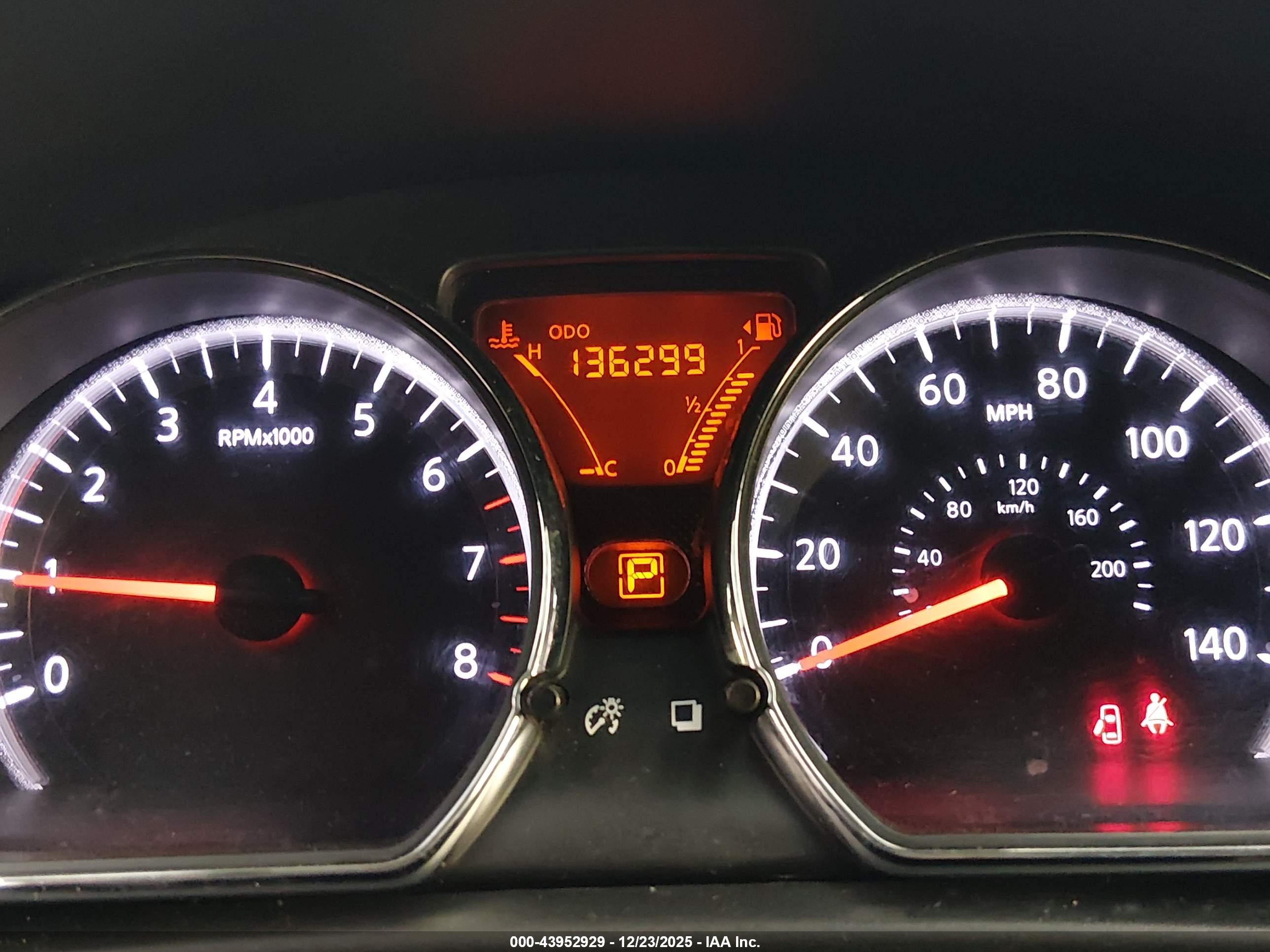 NISSAN VERSA image 7
