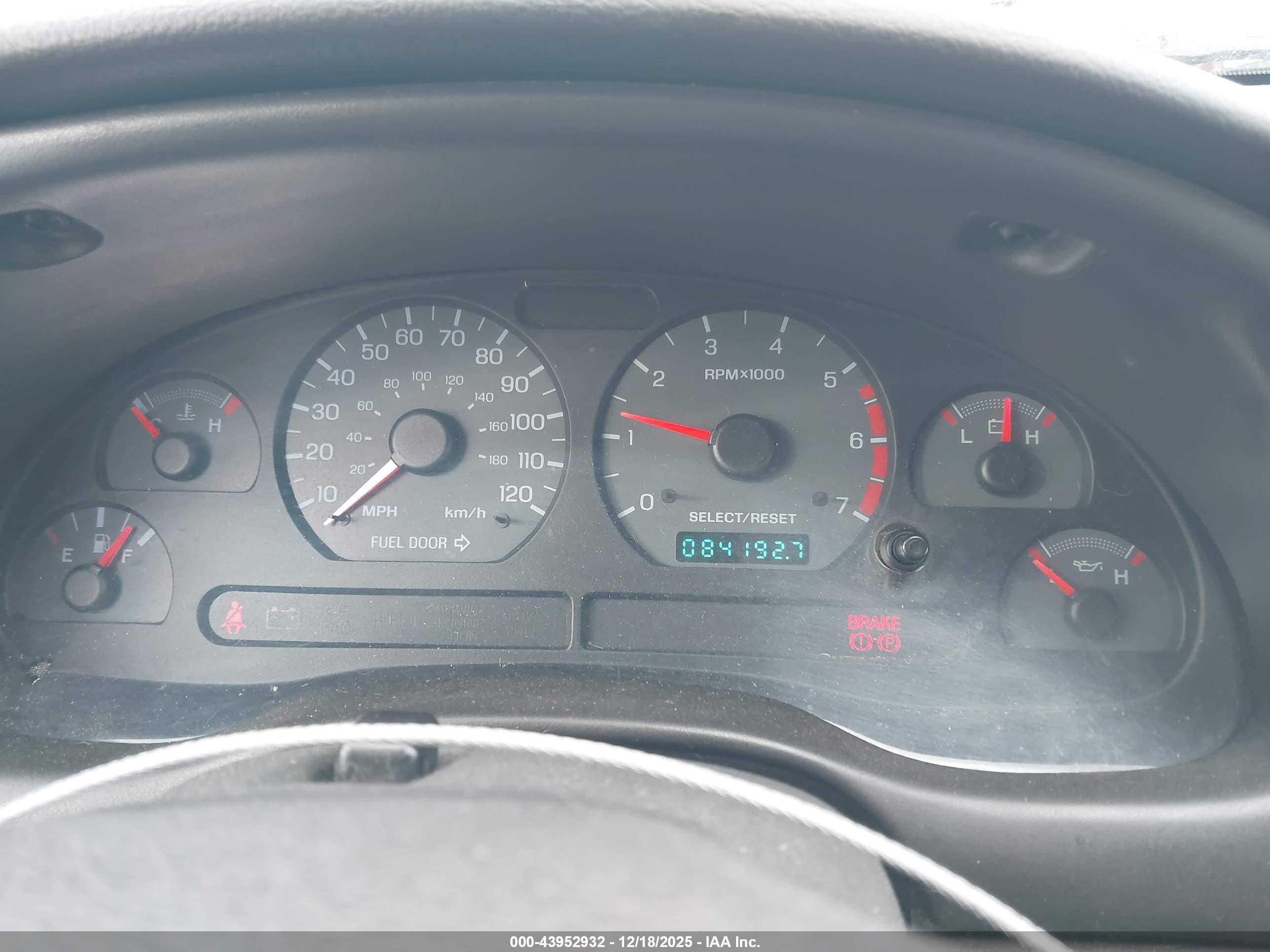 FORD MUSTANG image 7