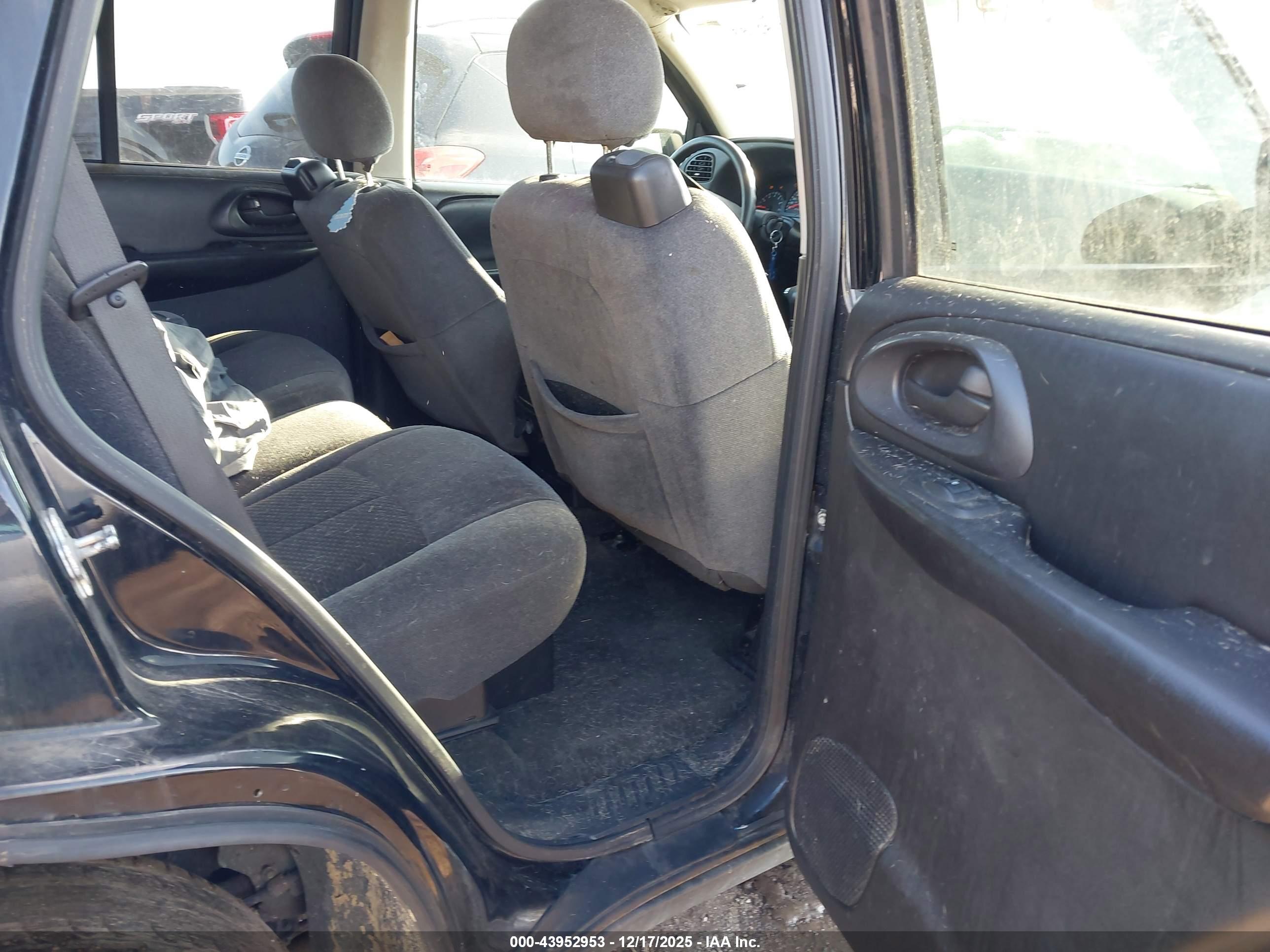 CHEVROLET TRAILBLAZER image 8