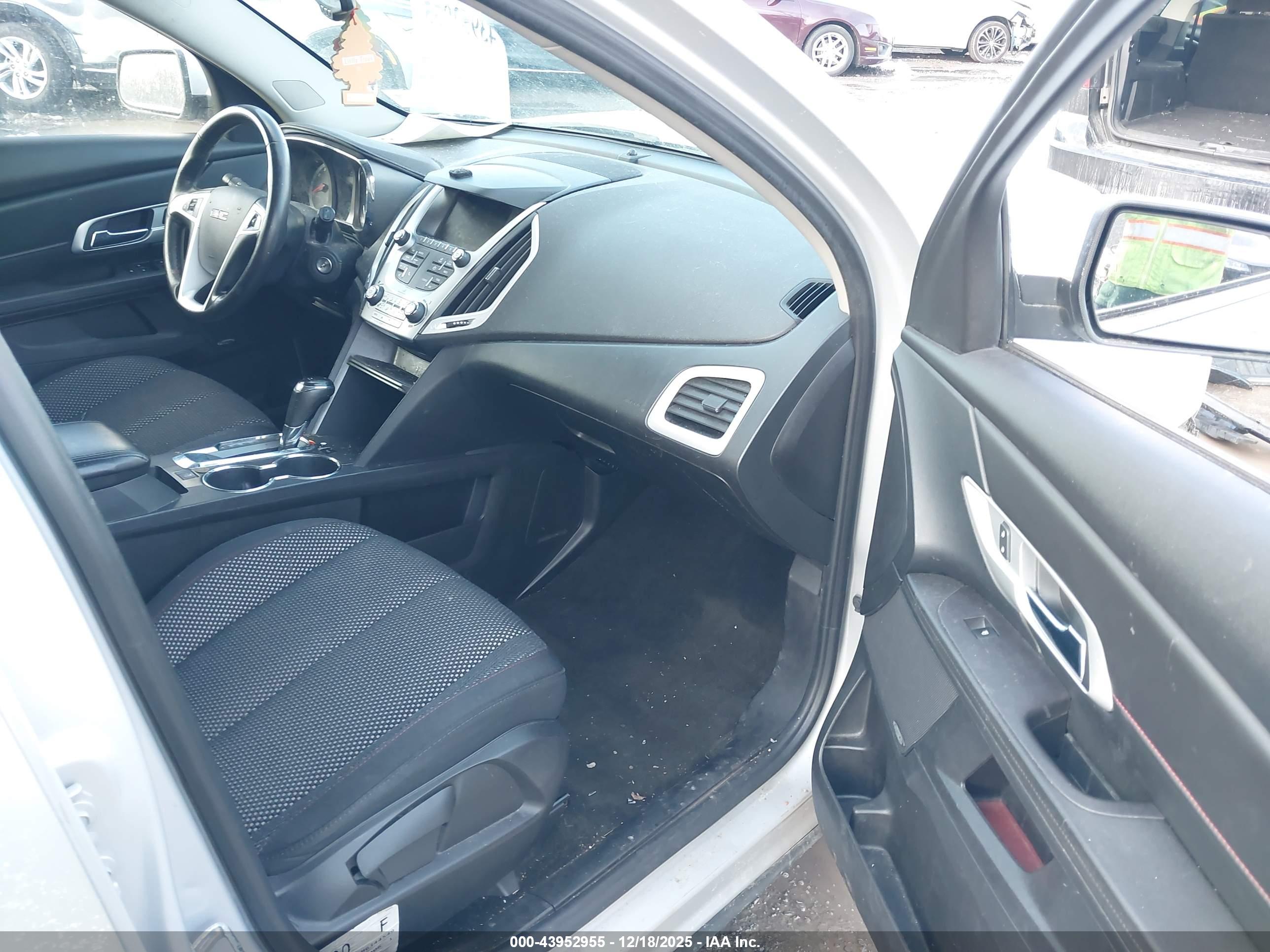 GMC TERRAIN image 5