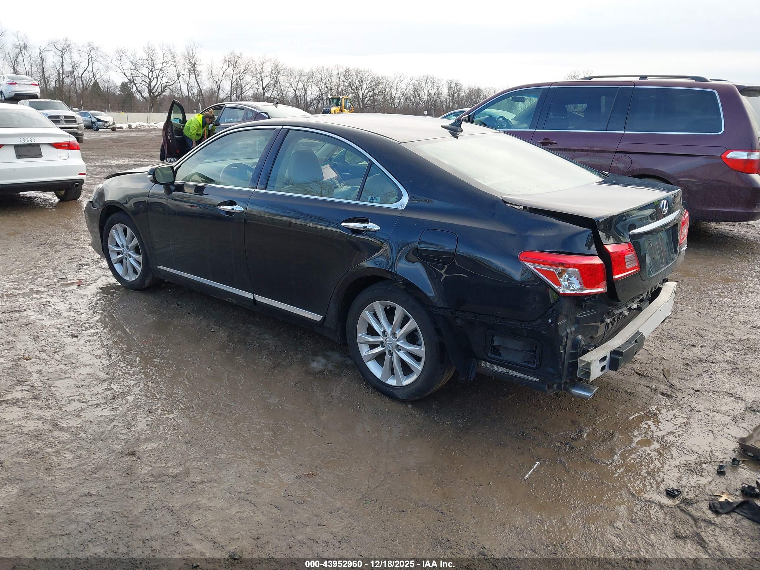 LEXUS ES image 3