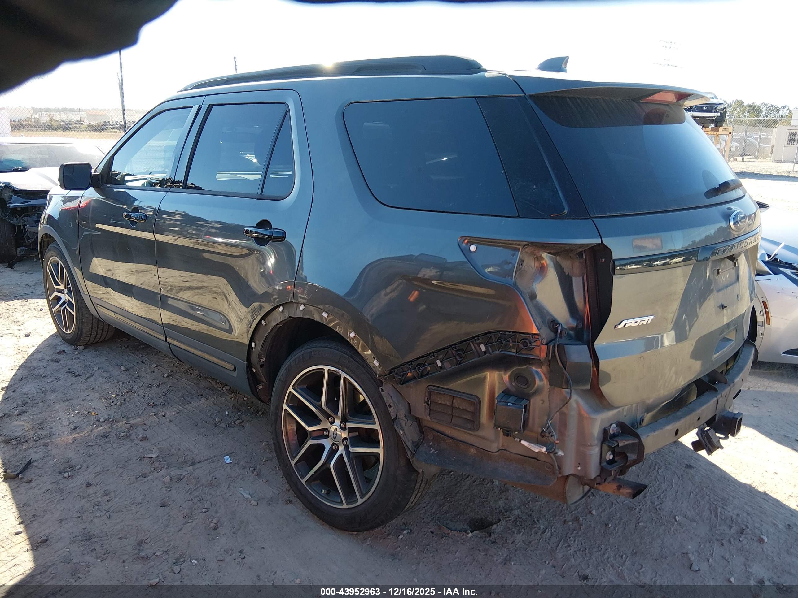FORD EXPLORER image 3