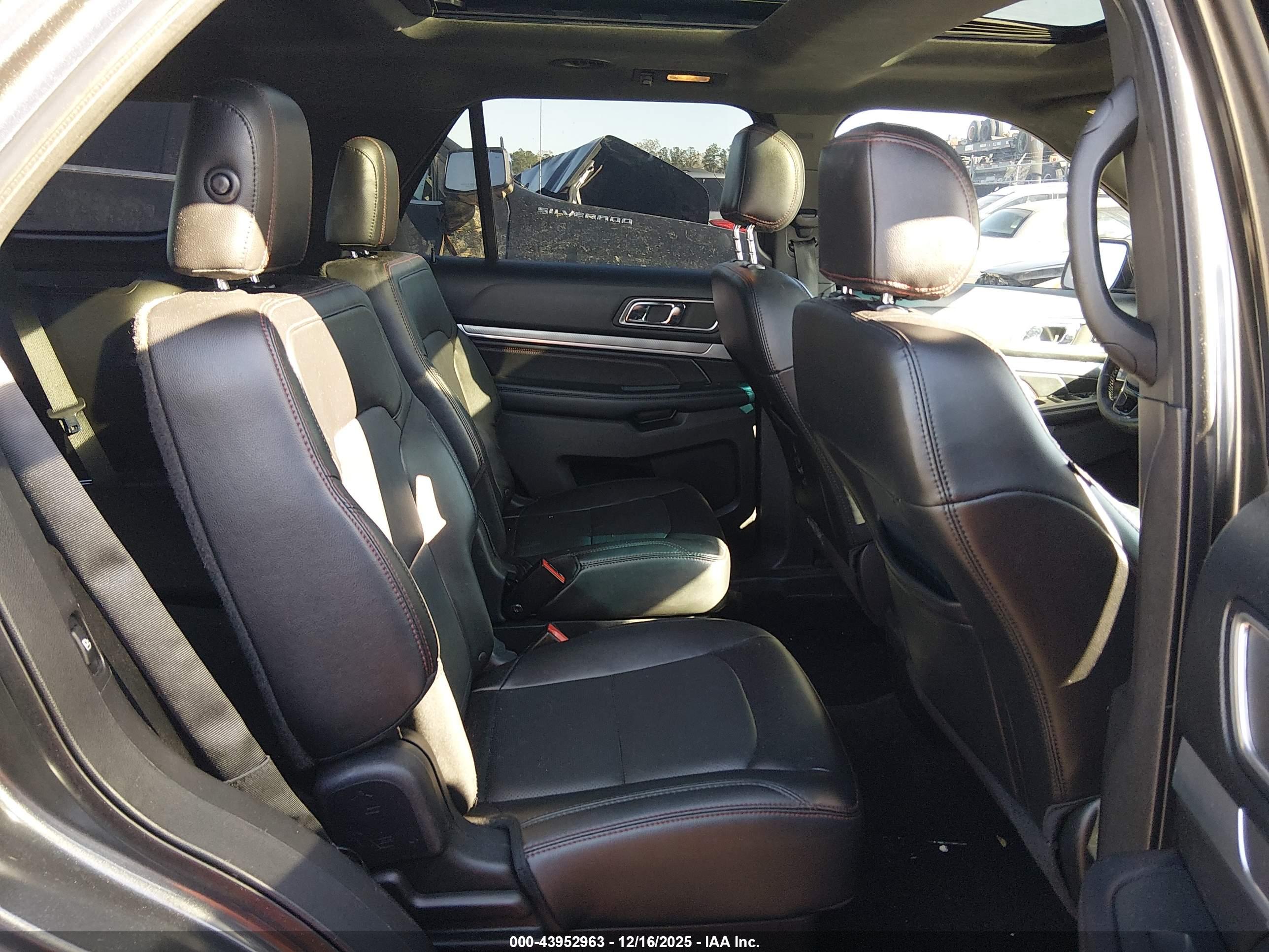 FORD EXPLORER image 8