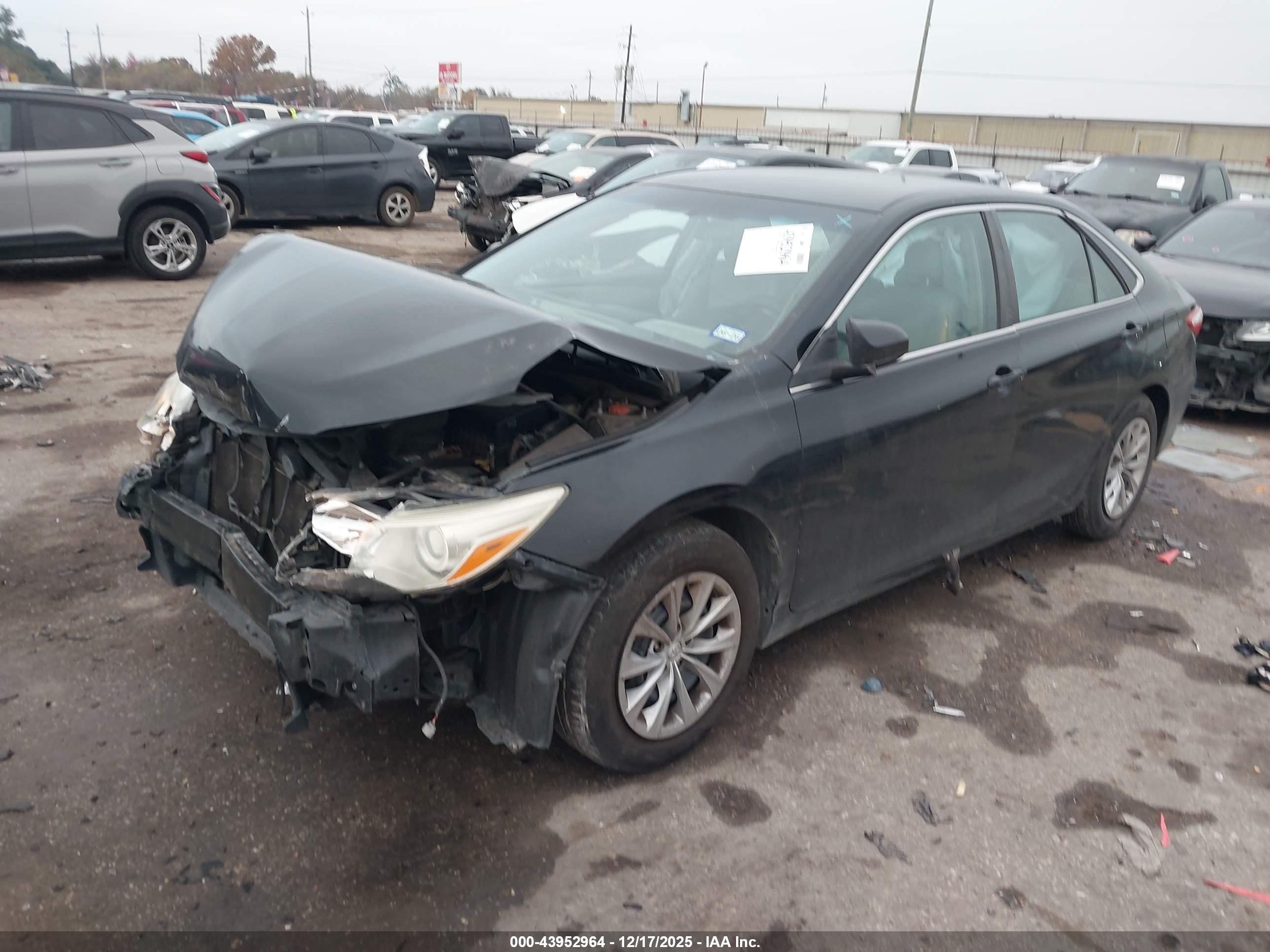 TOYOTA CAMRY image 2