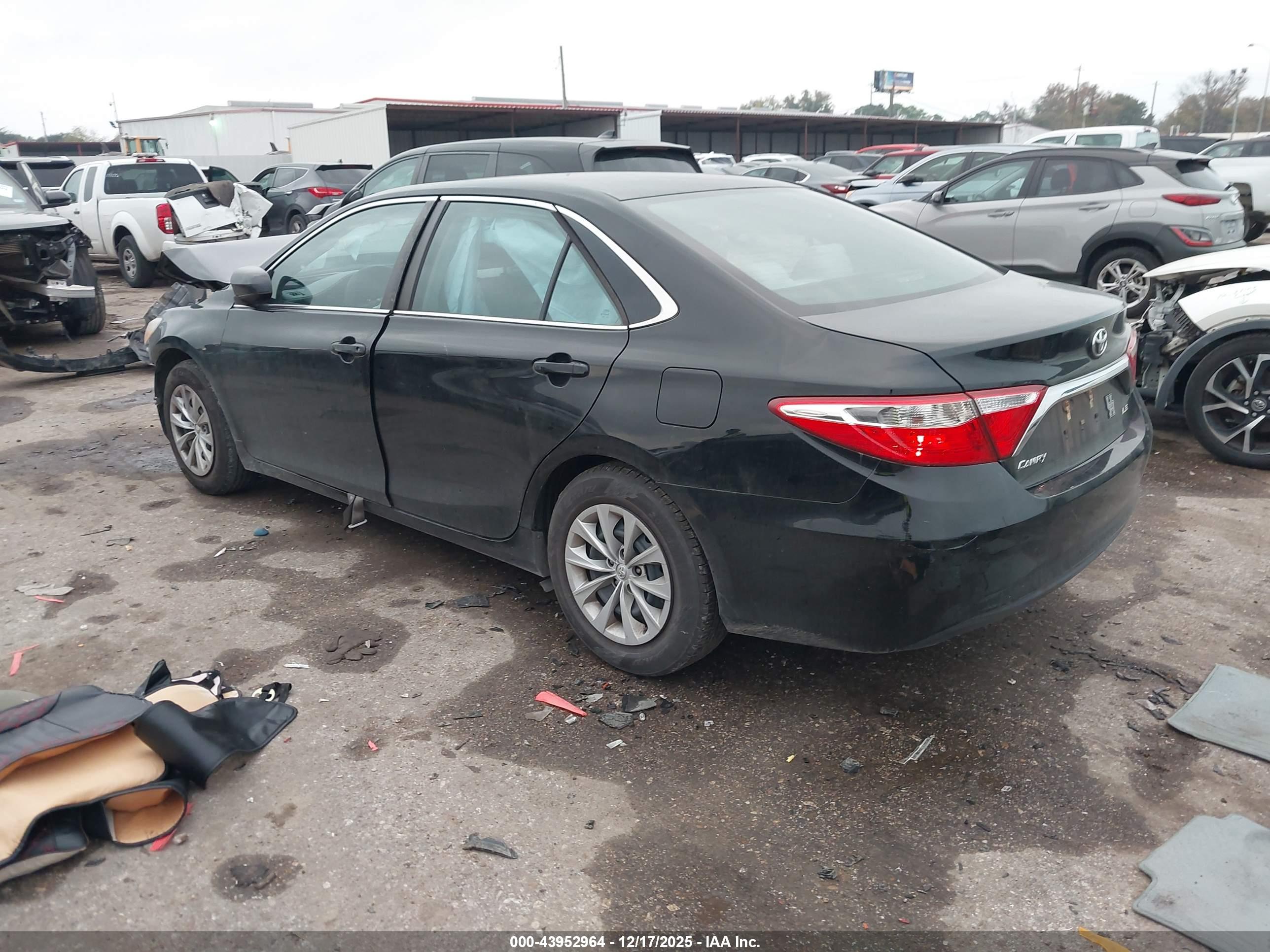 TOYOTA CAMRY image 3