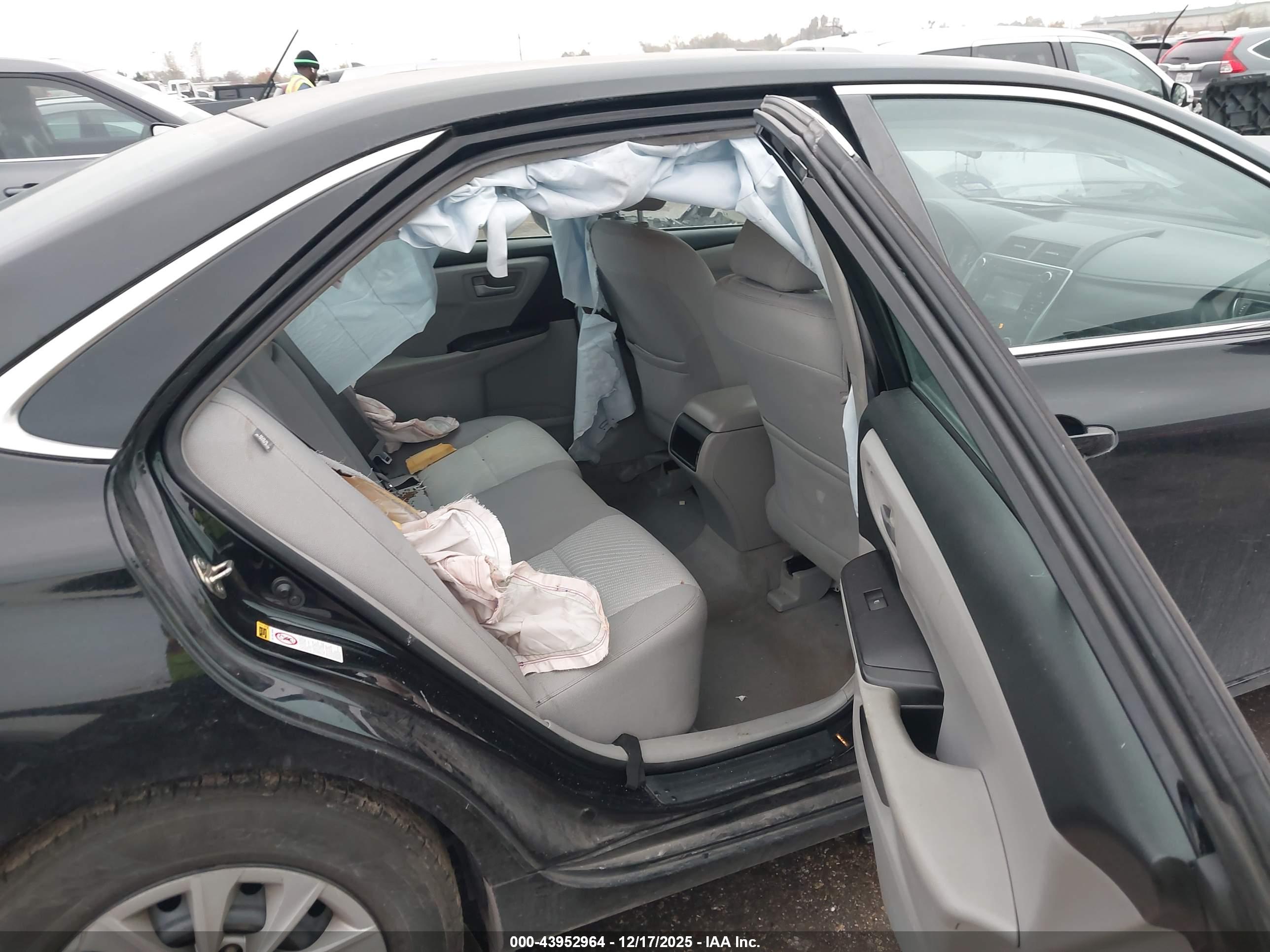 TOYOTA CAMRY image 8