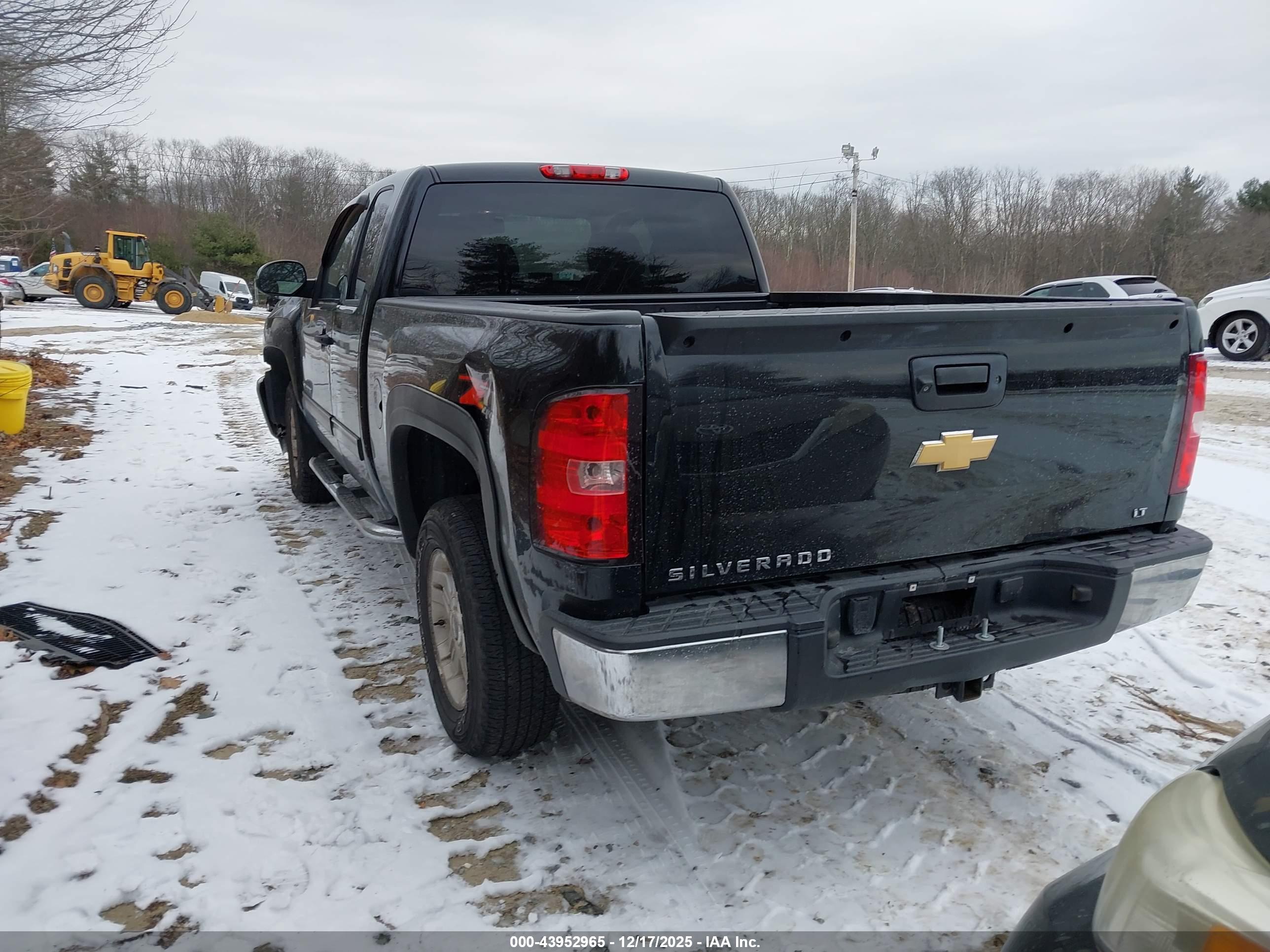 CHEVROLET SILVERADO image 3