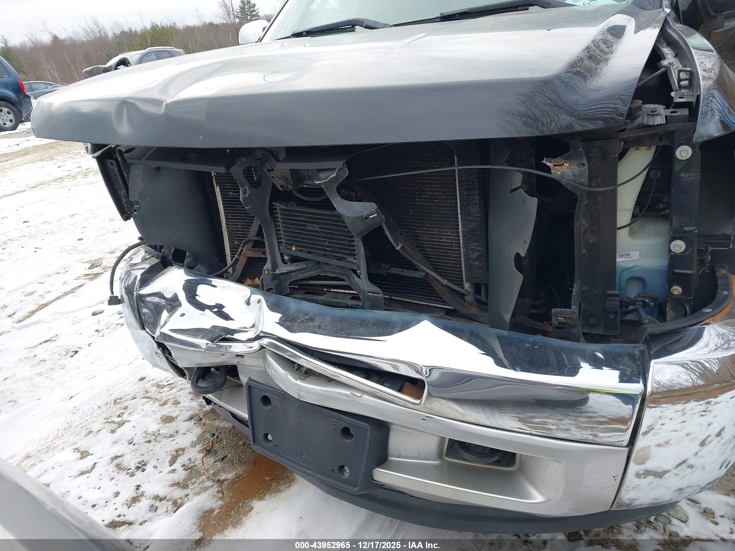 CHEVROLET SILVERADO image 6