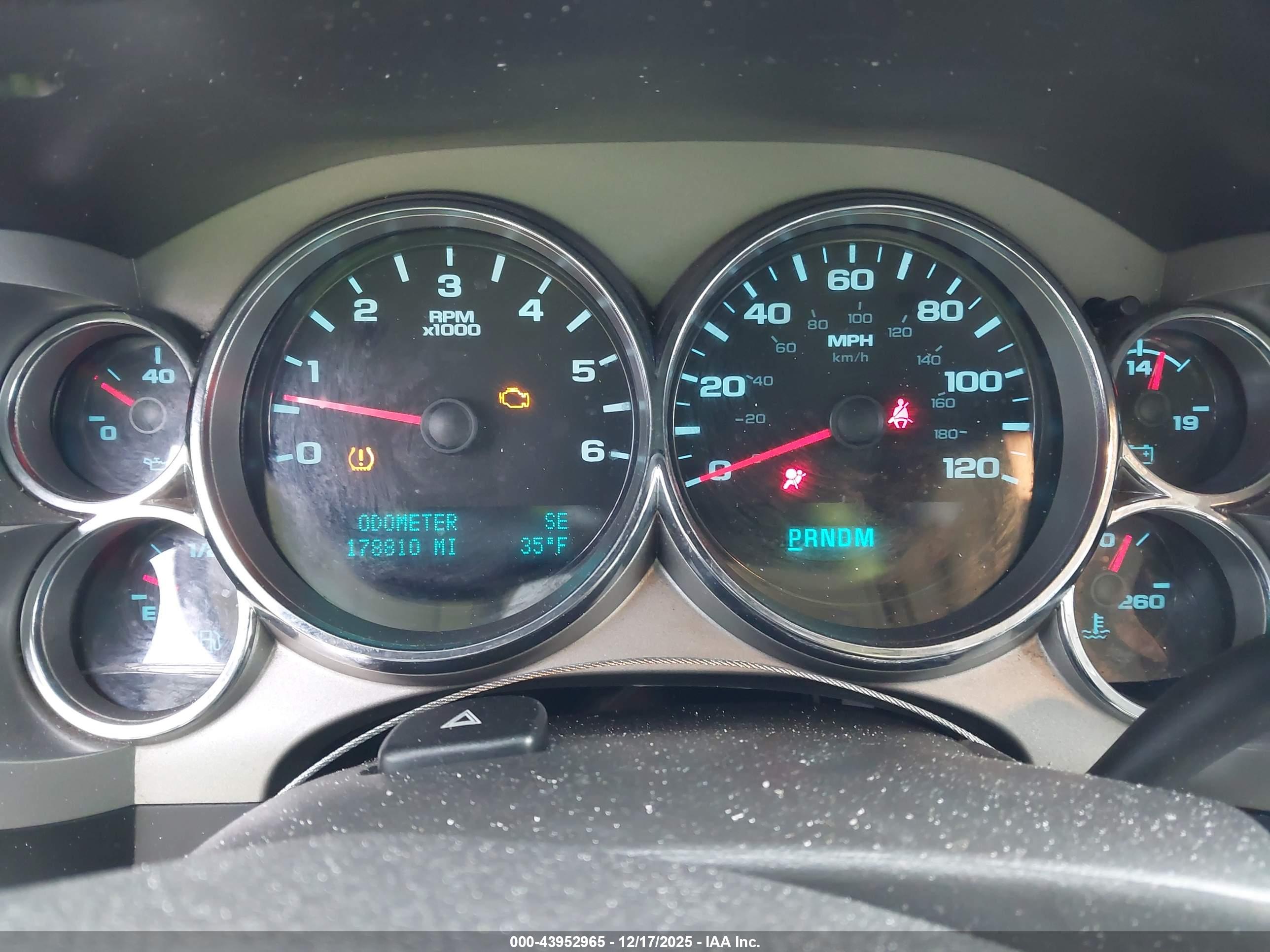 CHEVROLET SILVERADO image 7