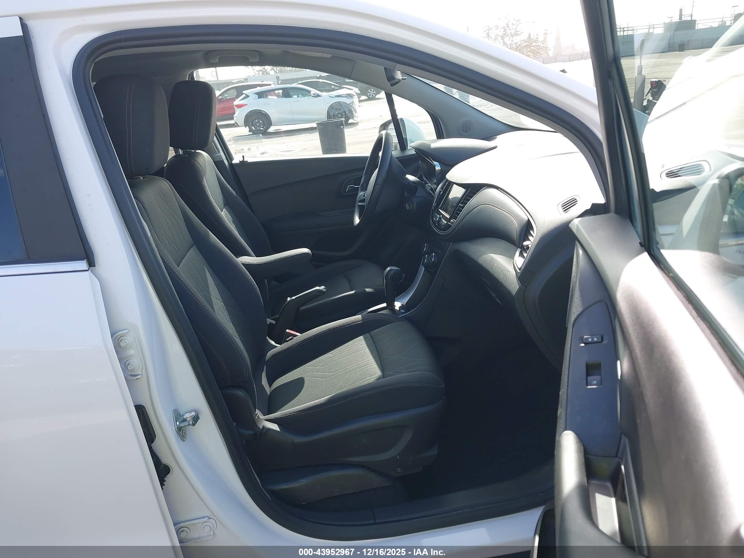CHEVROLET TRAX image 5