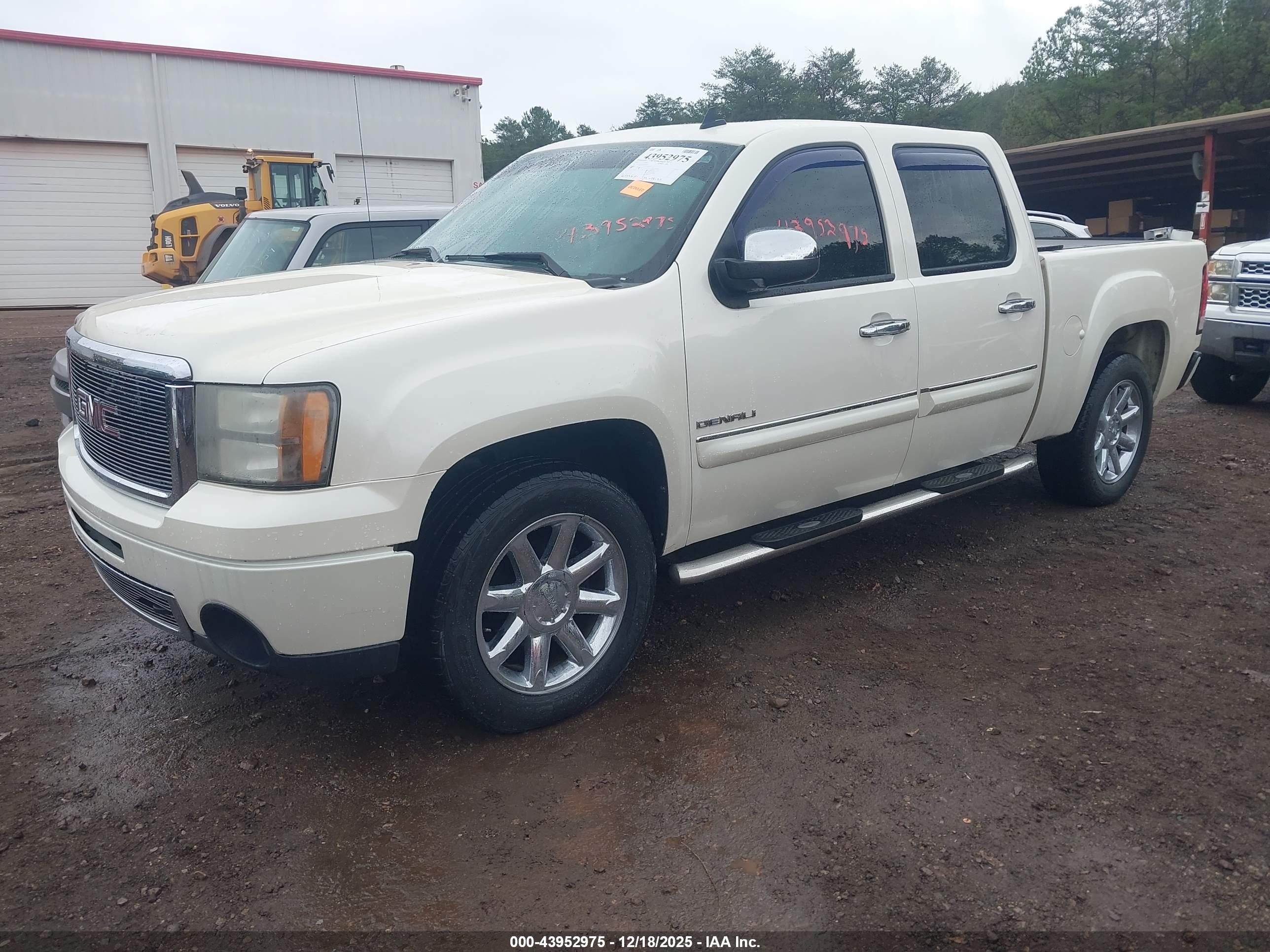 GMC SIERRA image 2