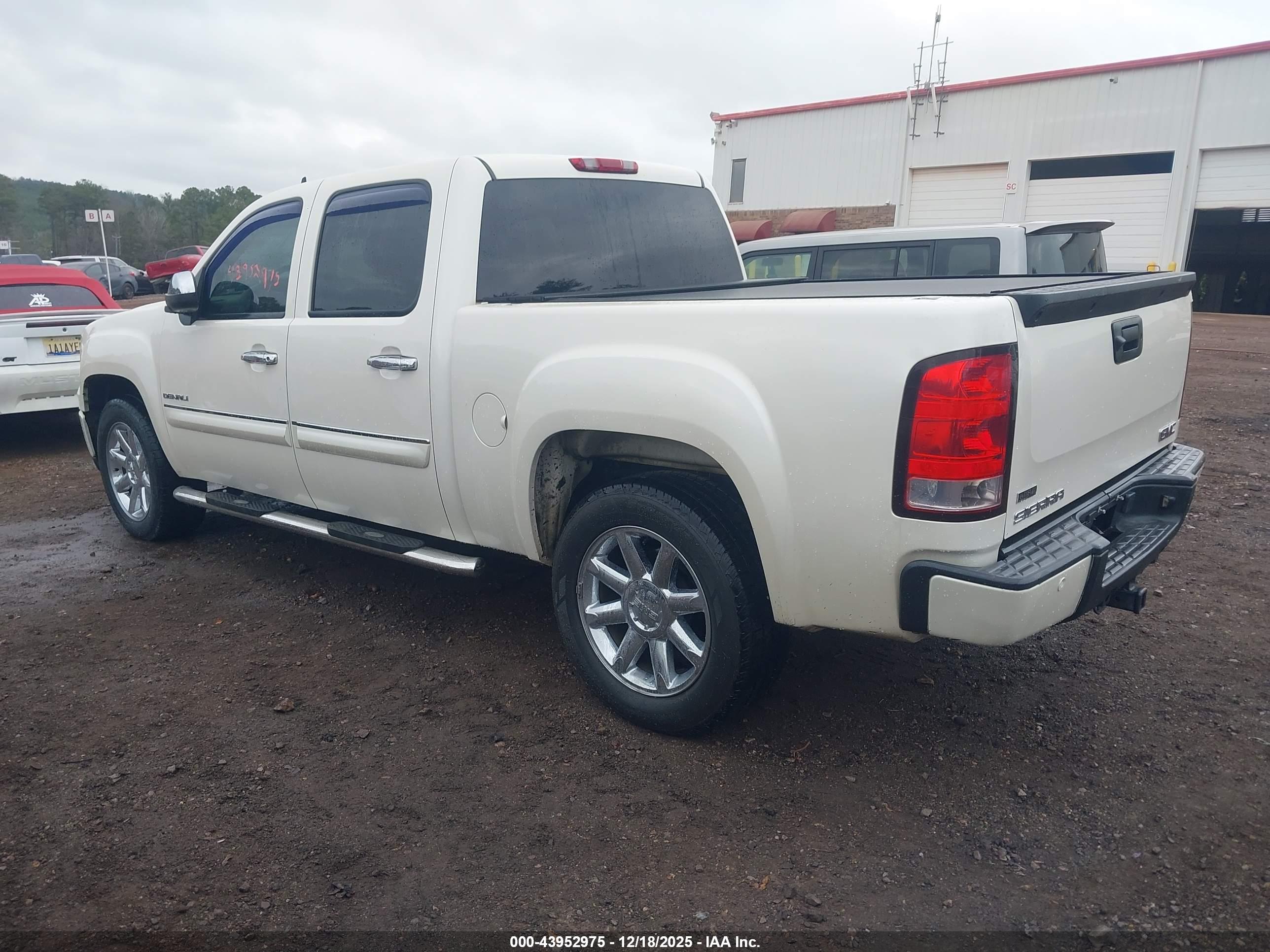 GMC SIERRA image 3