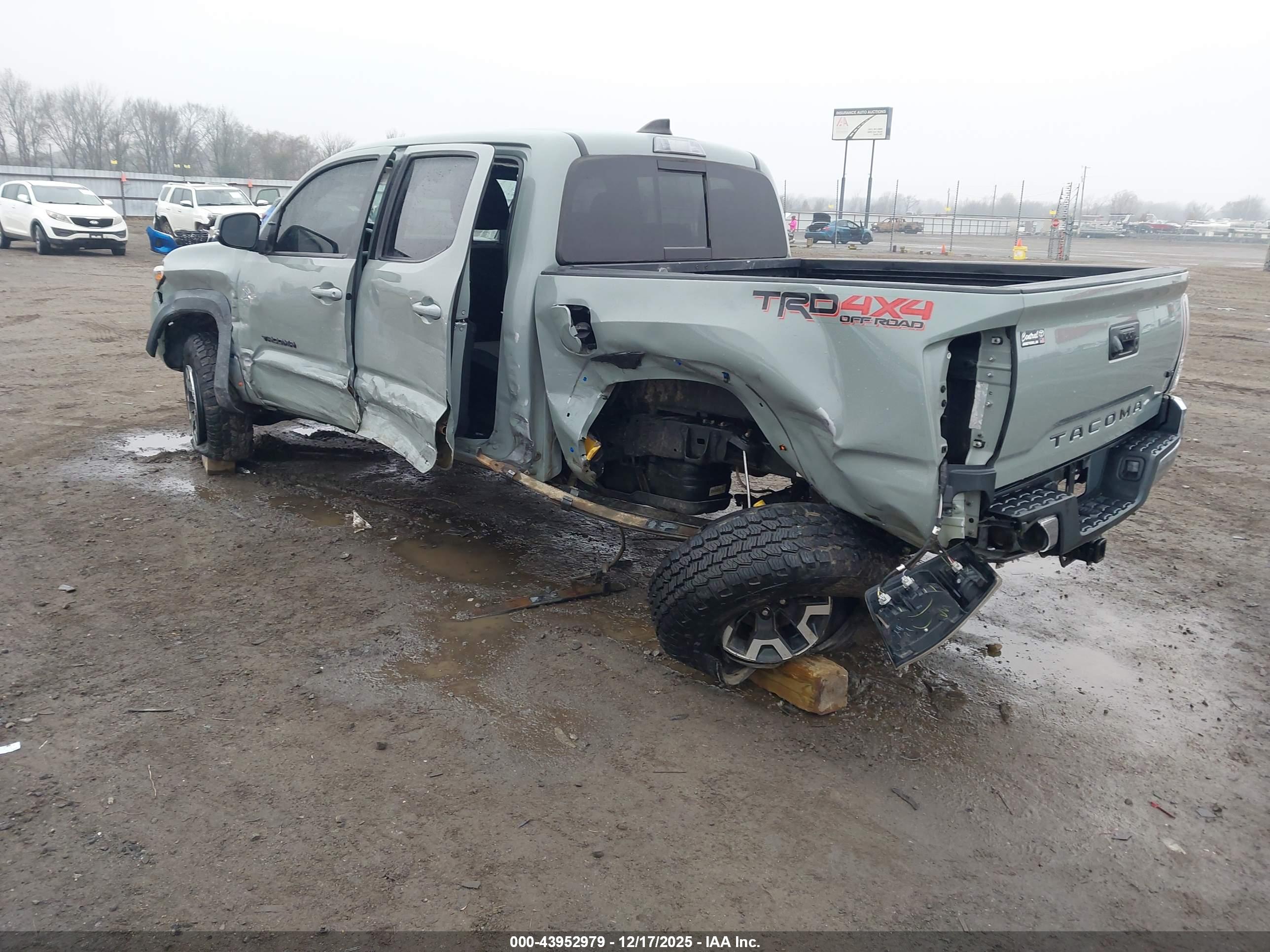 TOYOTA TACOMA image 3