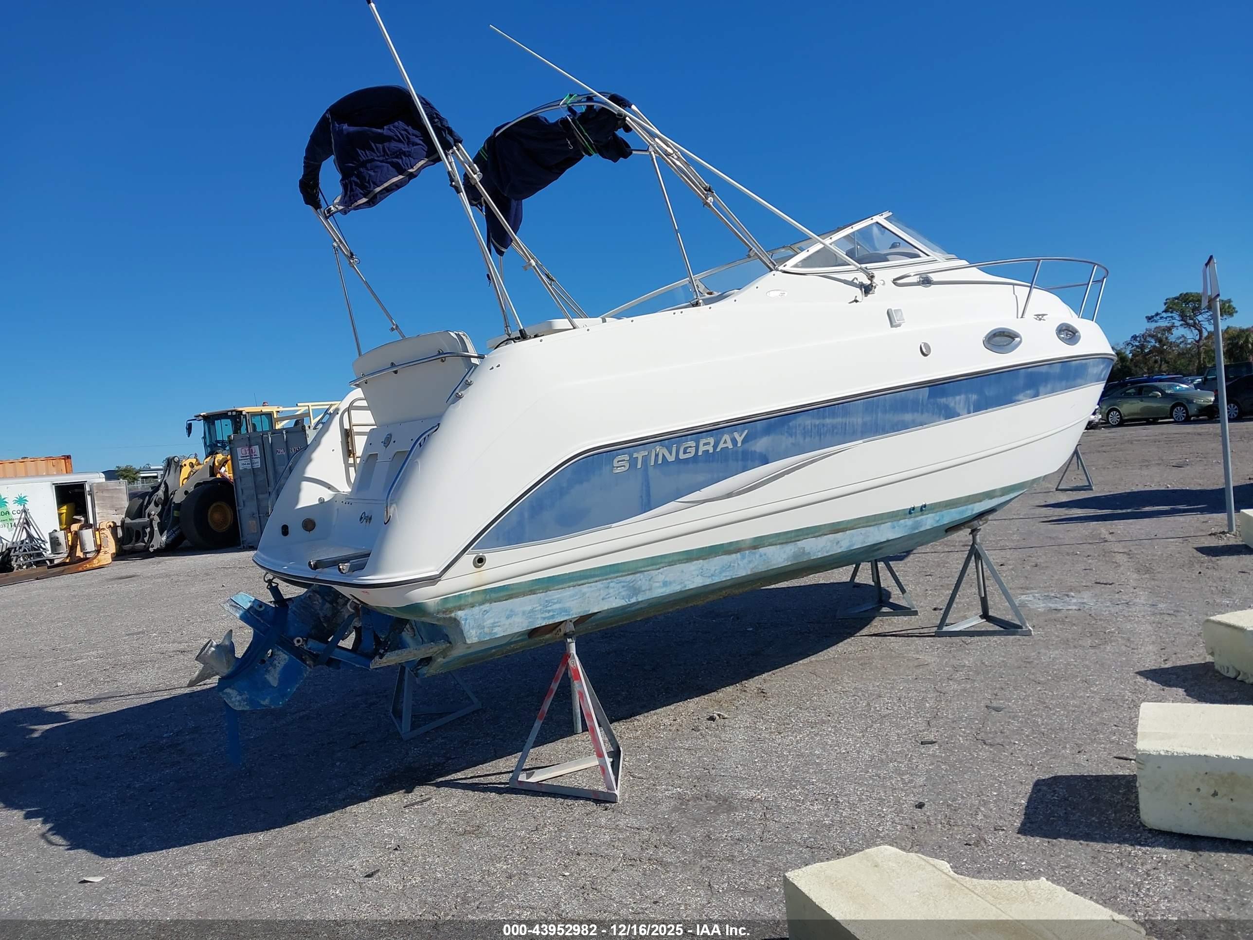 STINGRAY BOAT image 4