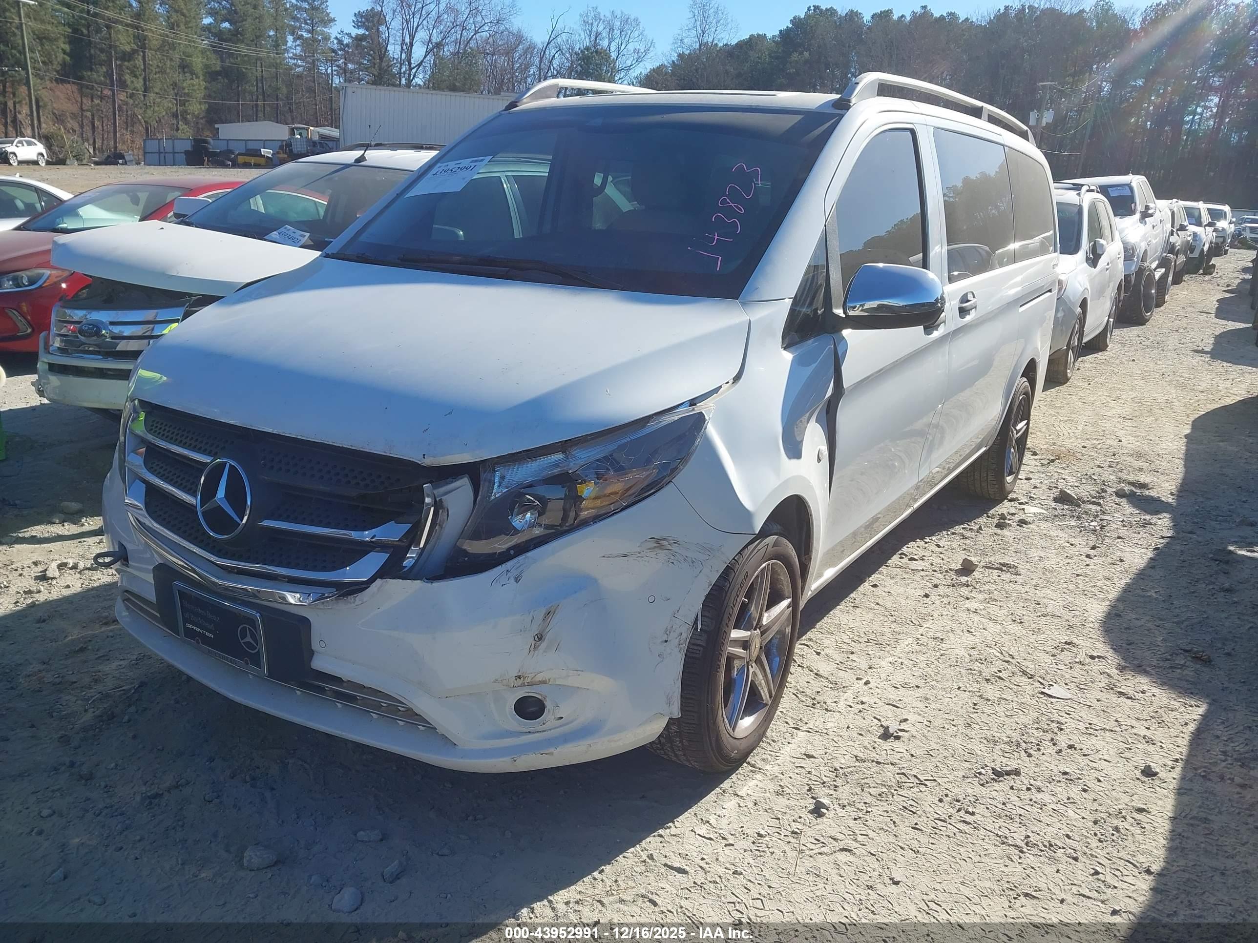 MERCEDES-BENZ METRIS image 2