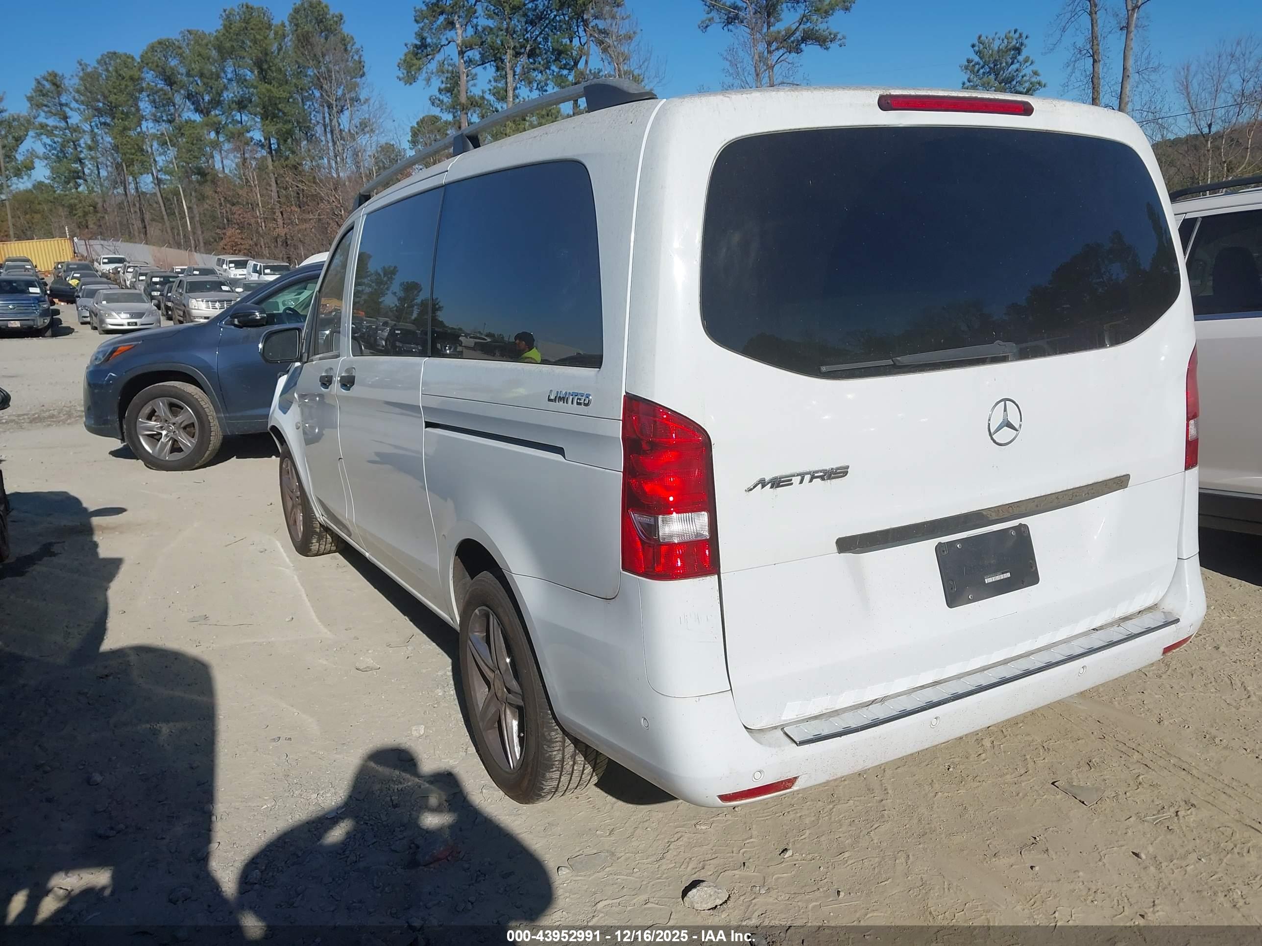 MERCEDES-BENZ METRIS image 3
