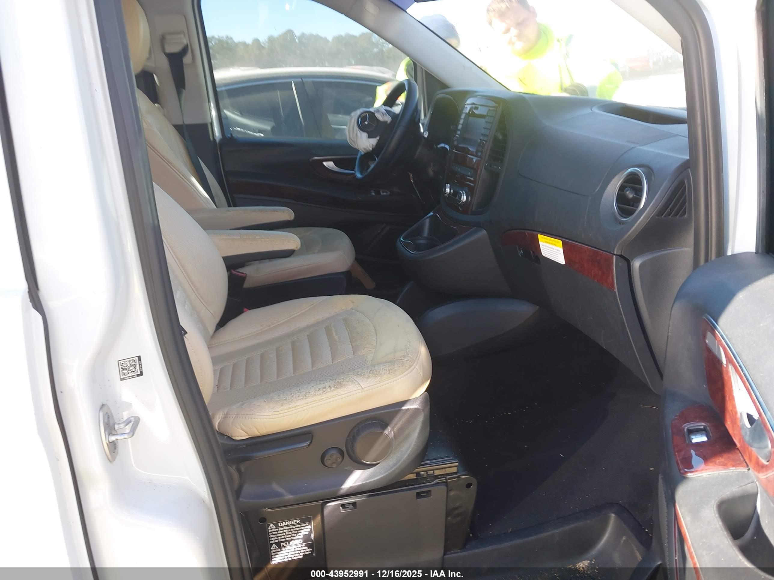 MERCEDES-BENZ METRIS image 5