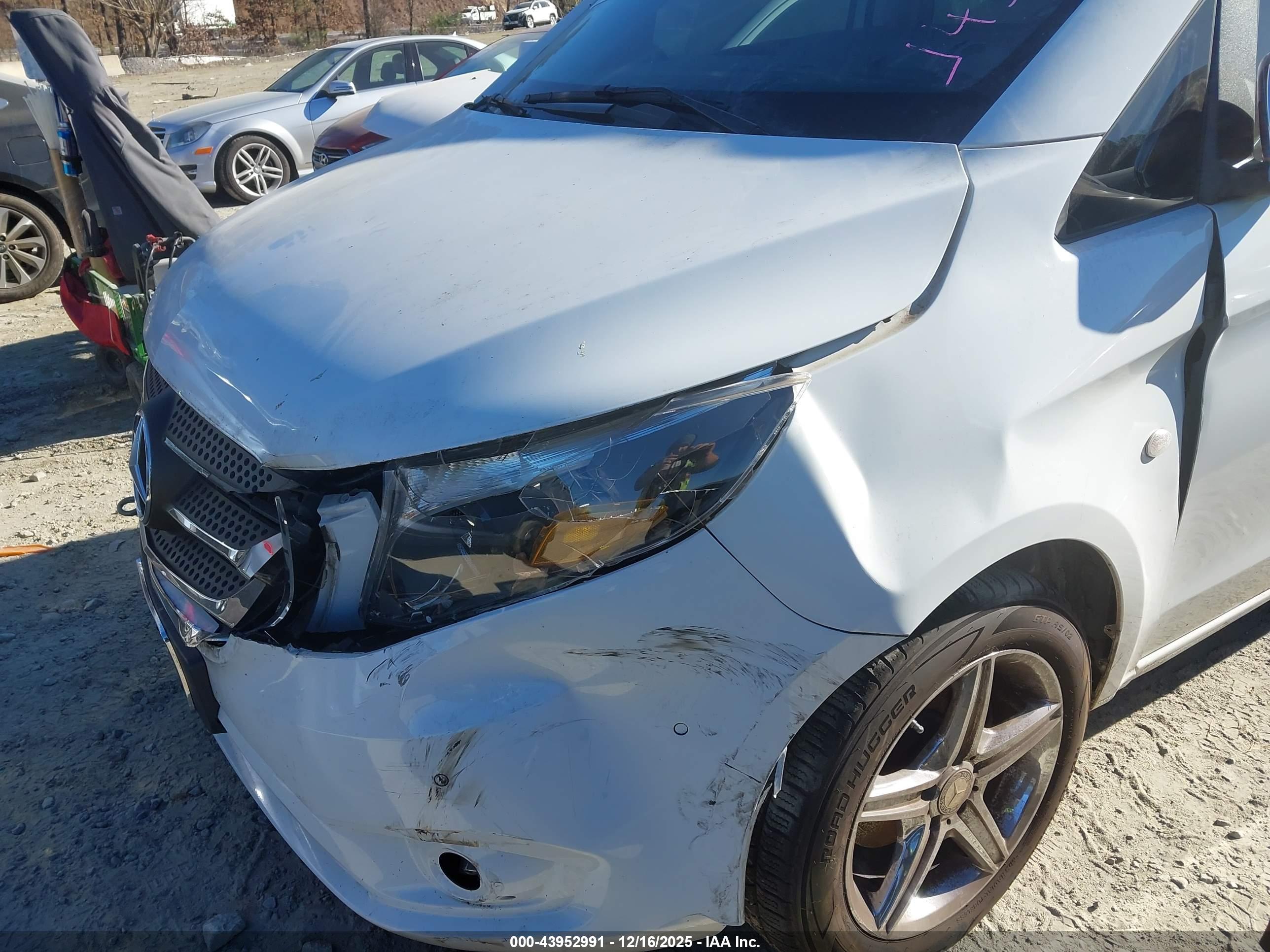 MERCEDES-BENZ METRIS image 6