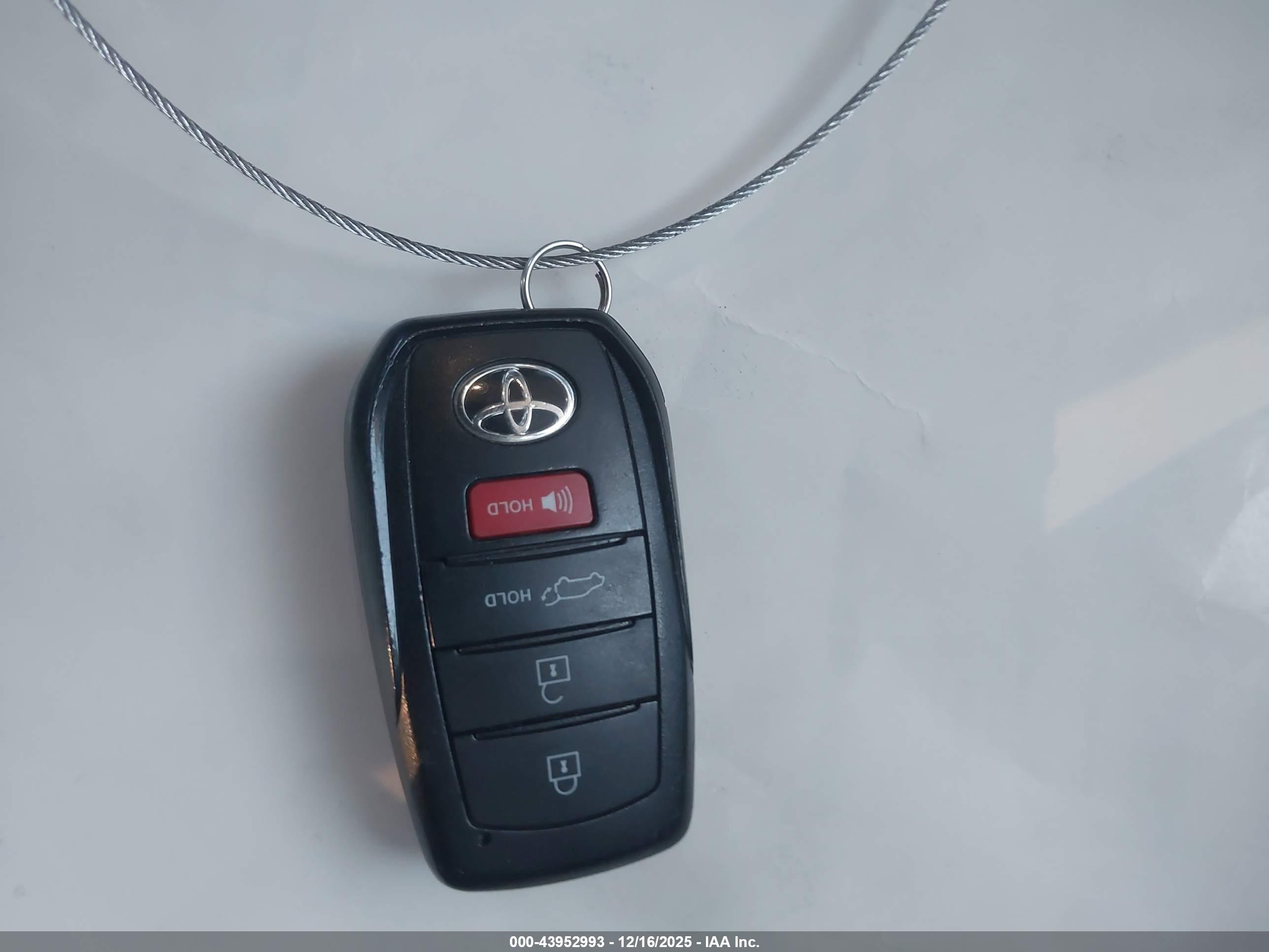TOYOTA COROLLA image 11