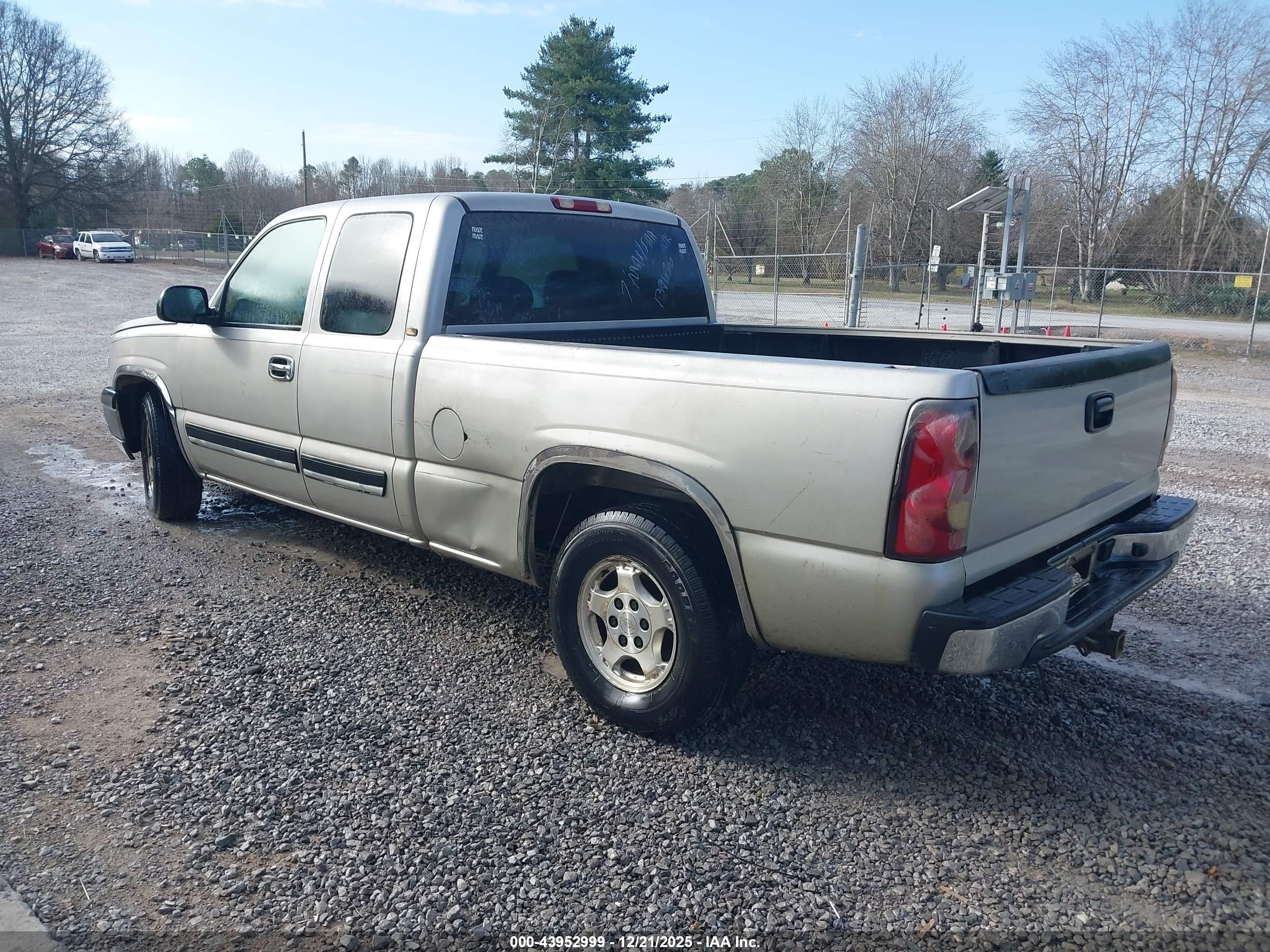 CHEVROLET SILVERADO image 3