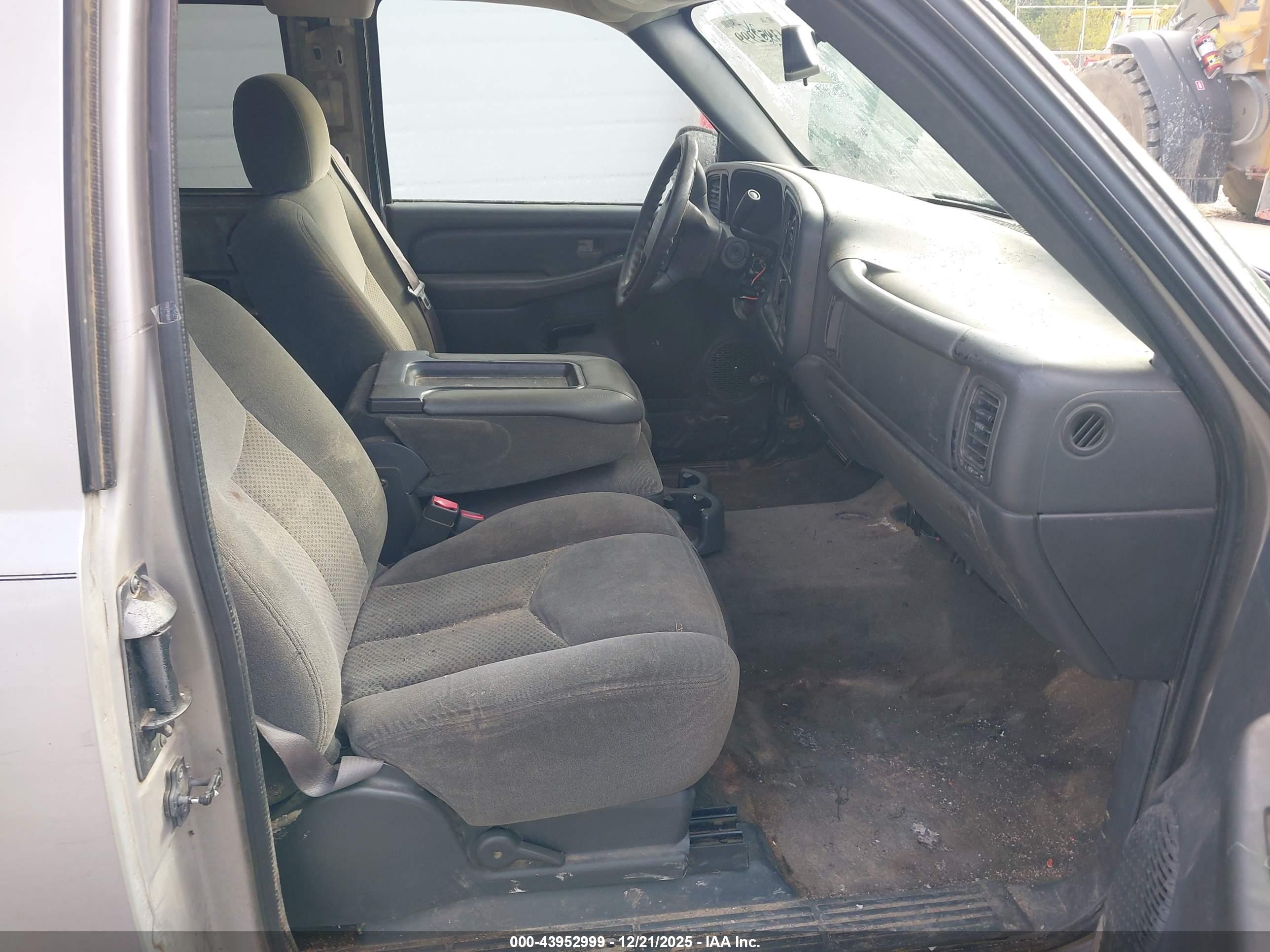 CHEVROLET SILVERADO image 5