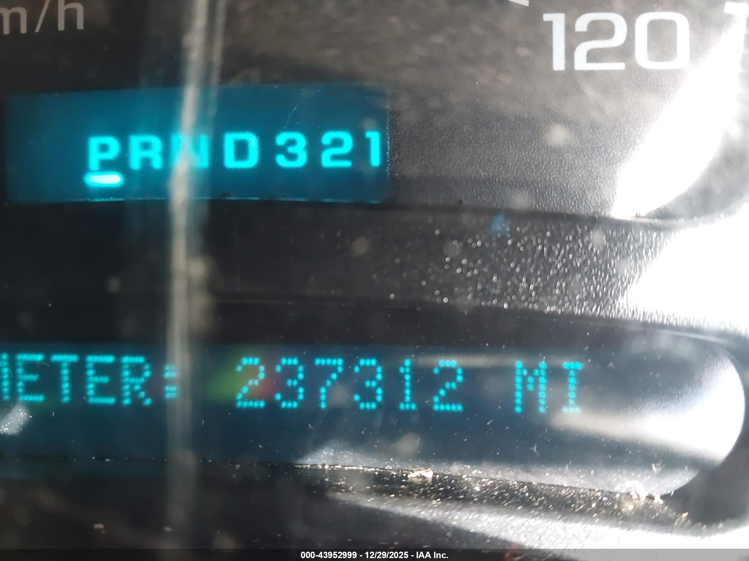 CHEVROLET SILVERADO image 7