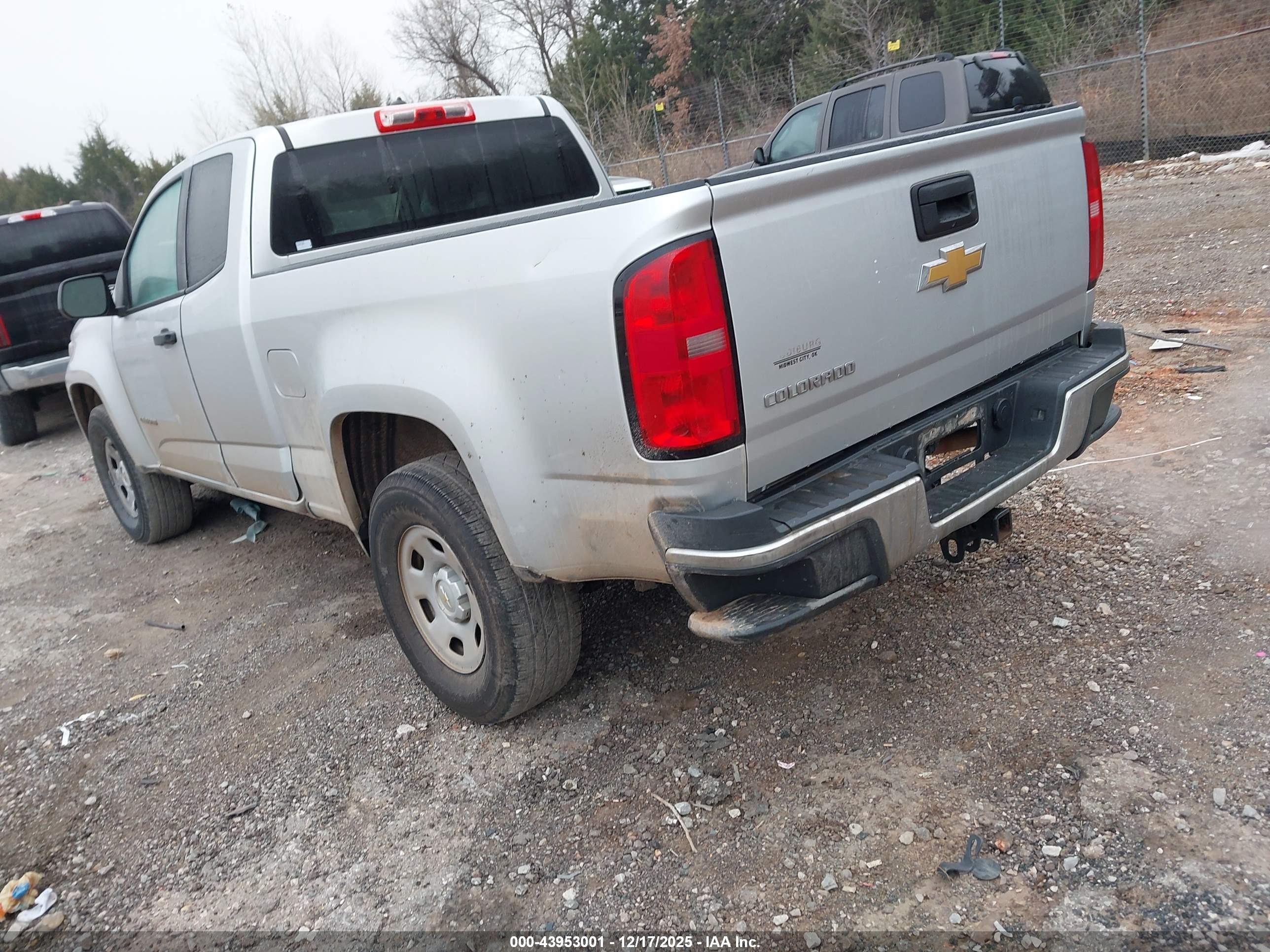 CHEVROLET COLORADO image 3
