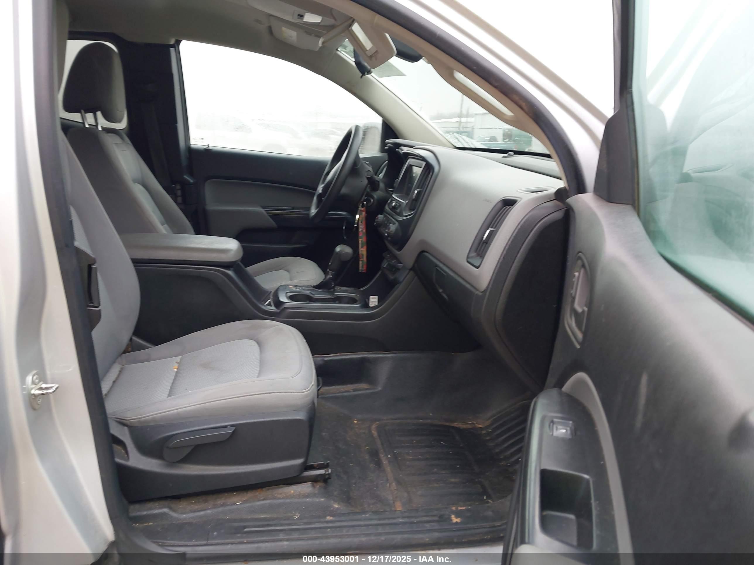 CHEVROLET COLORADO image 5
