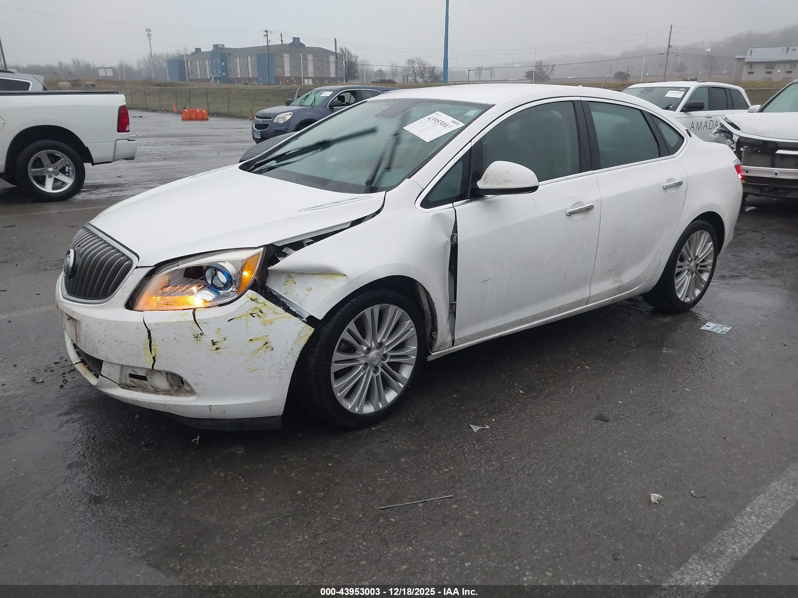 BUICK VERANO image 2