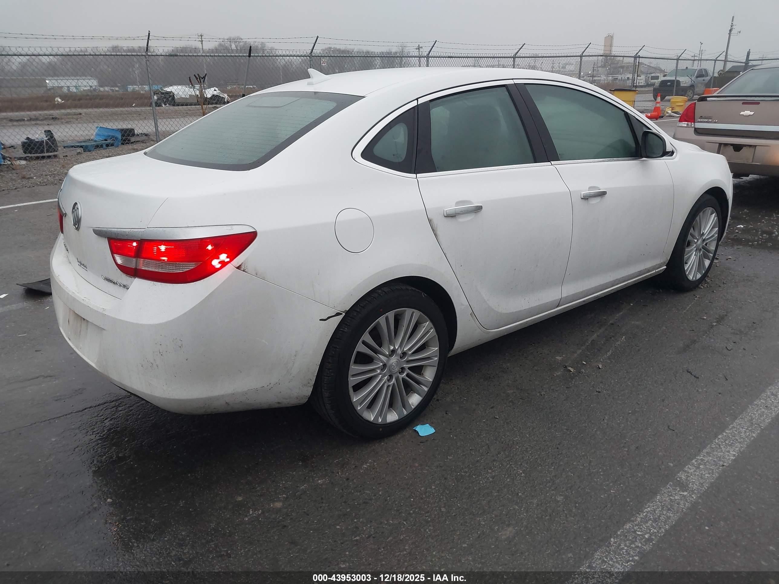 BUICK VERANO image 4