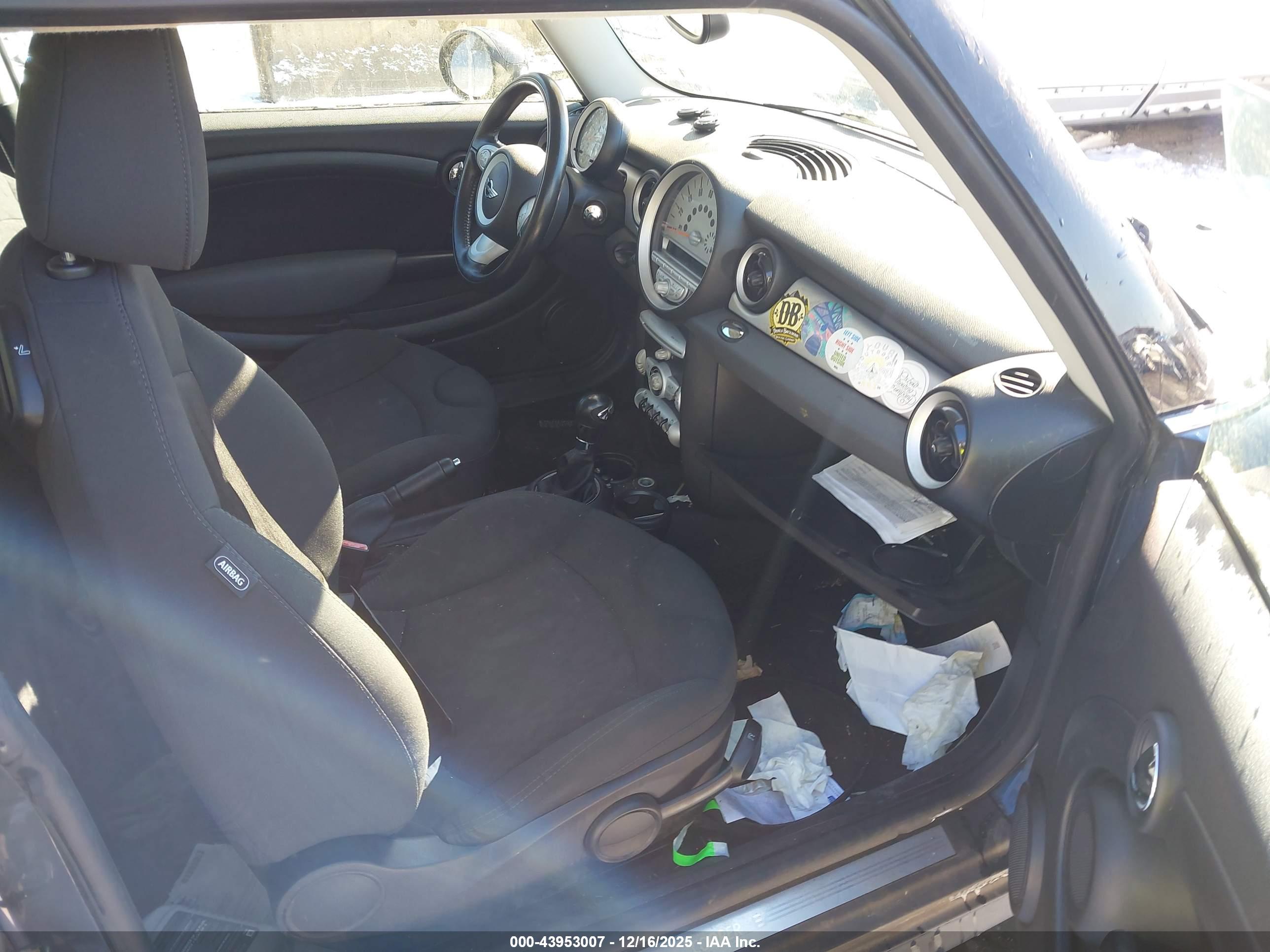 MINI COOPER image 5