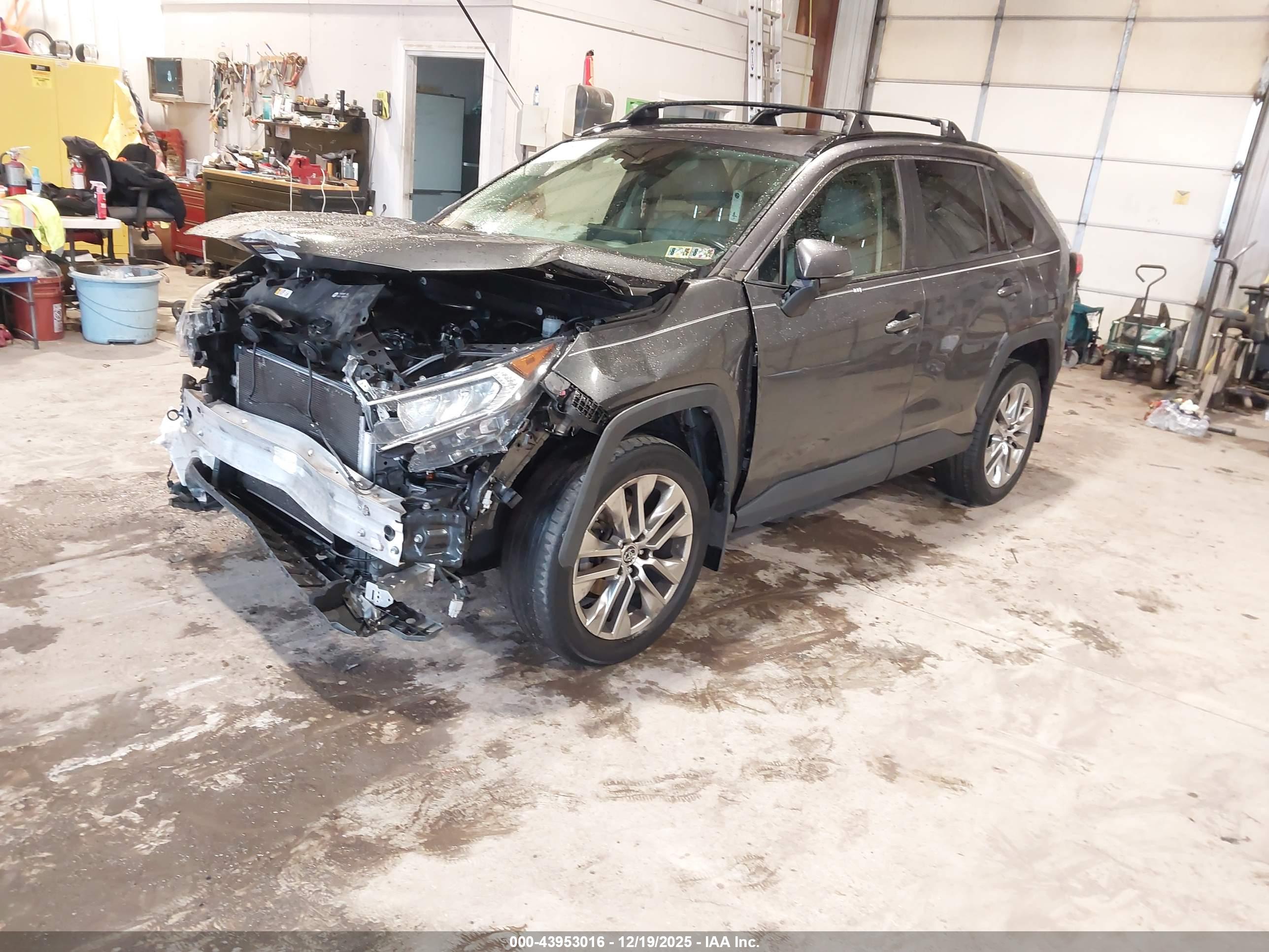 TOYOTA RAV4 image 2