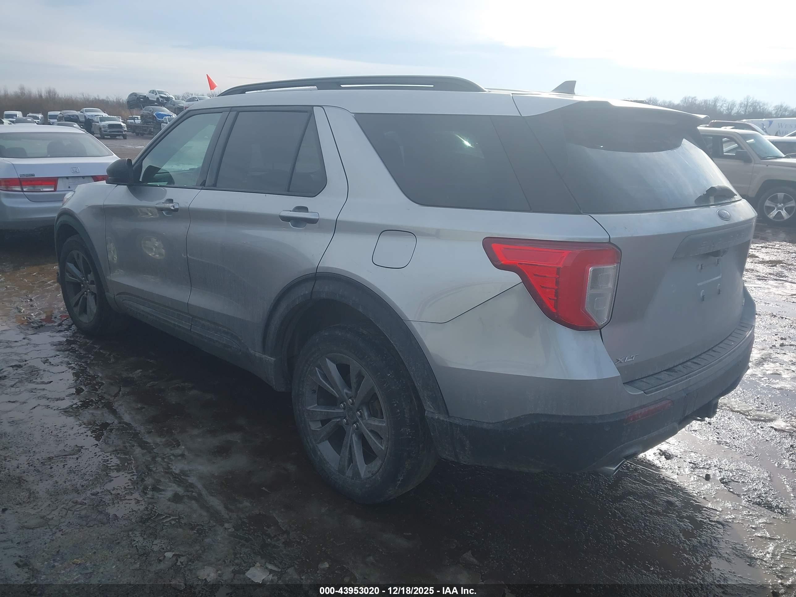 FORD EXPLORER image 3