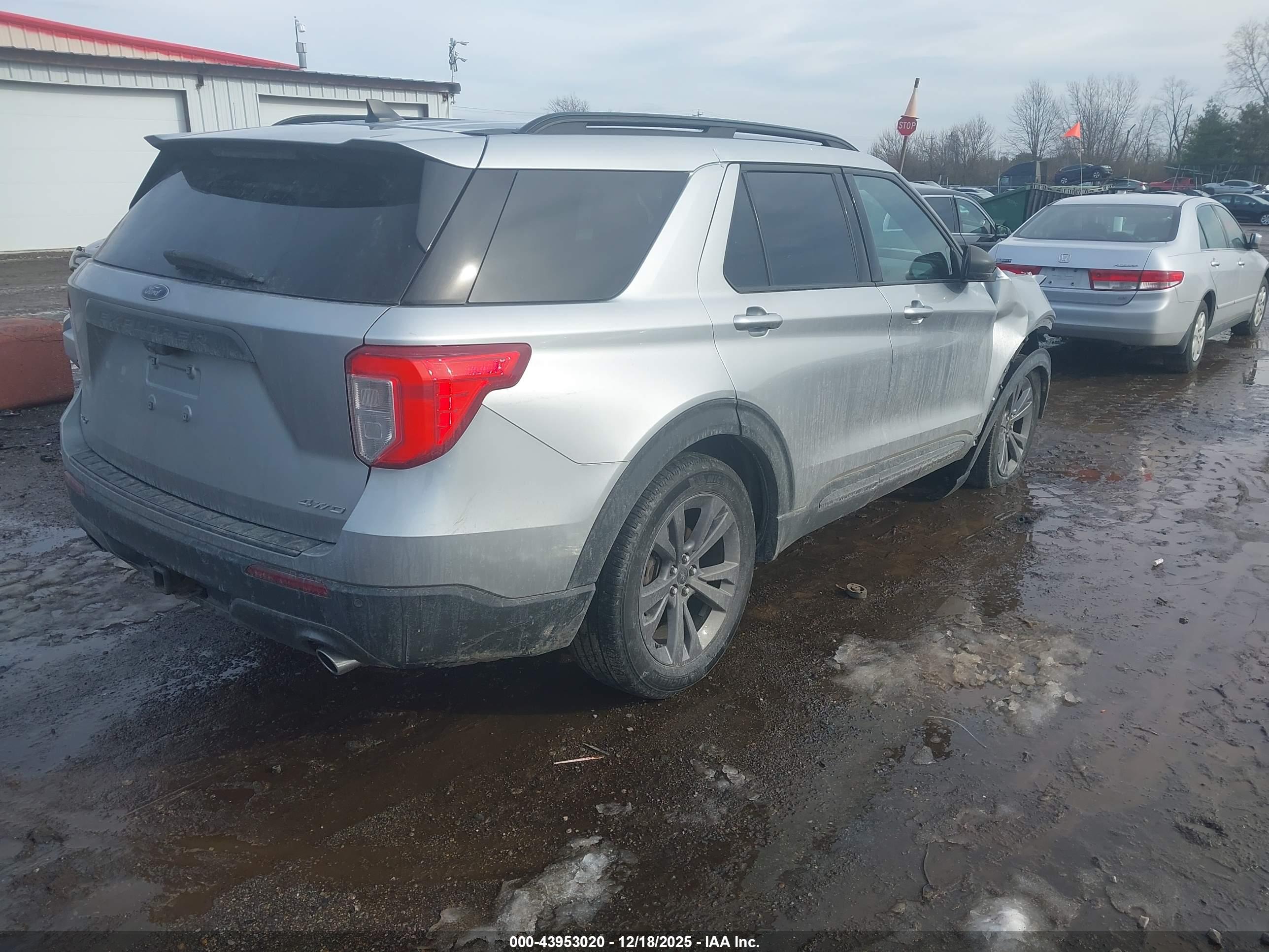 FORD EXPLORER image 4
