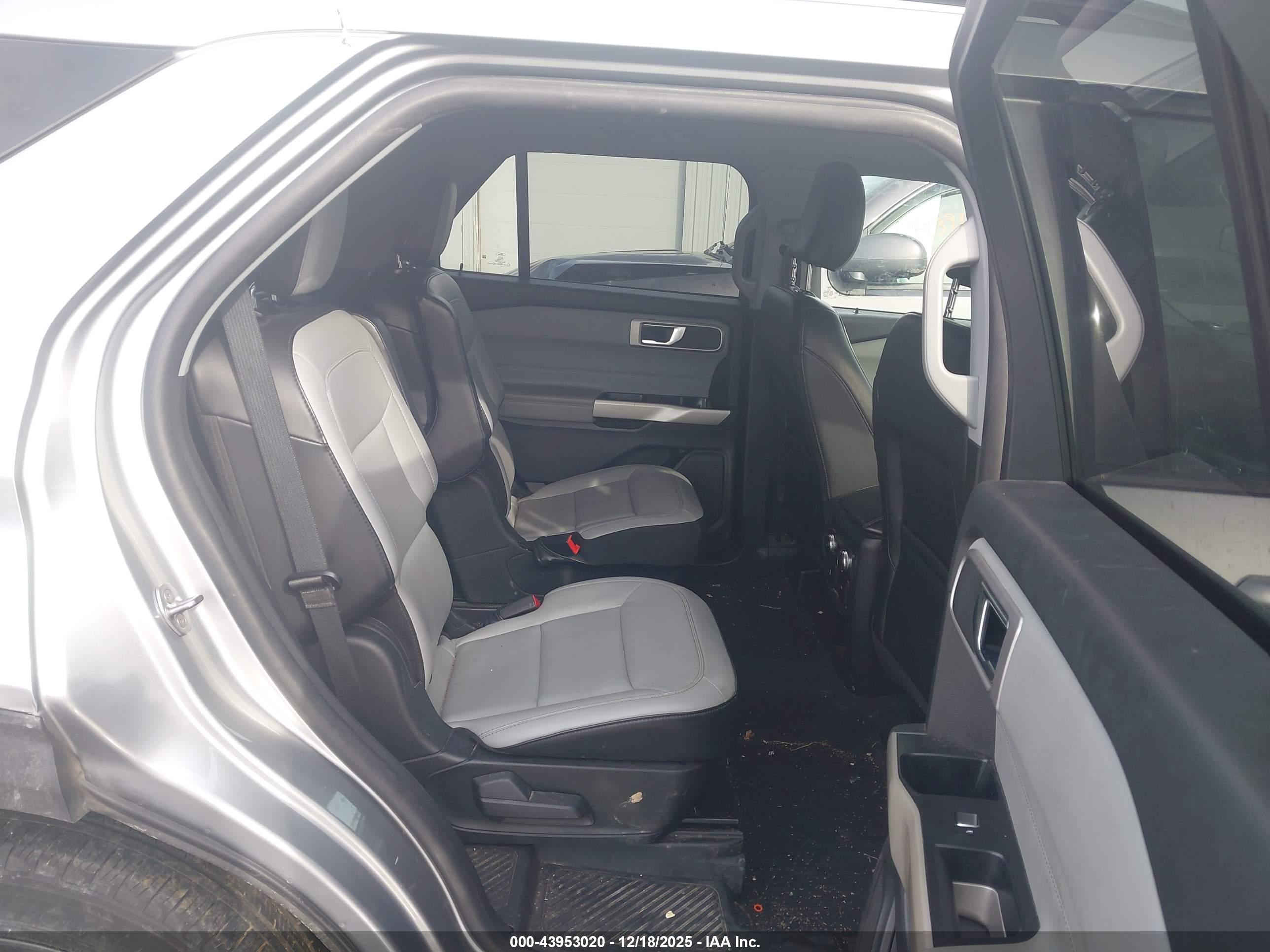 FORD EXPLORER image 8