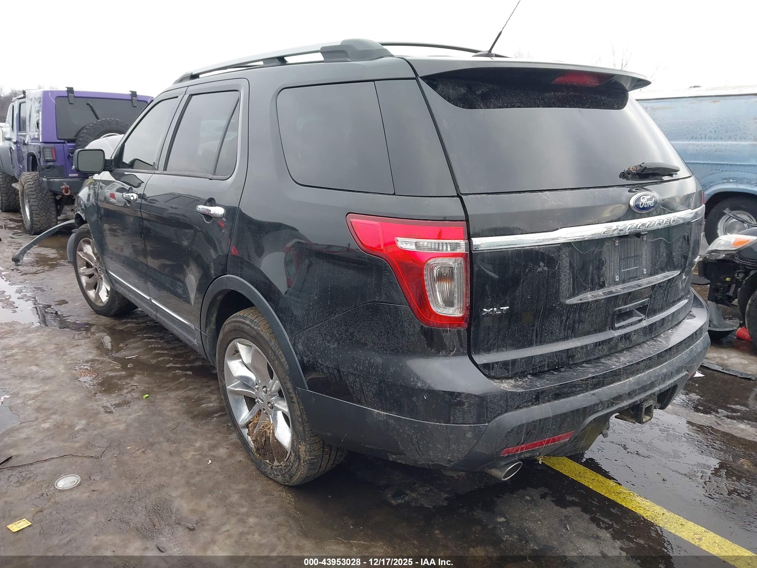 FORD EXPLORER image 3