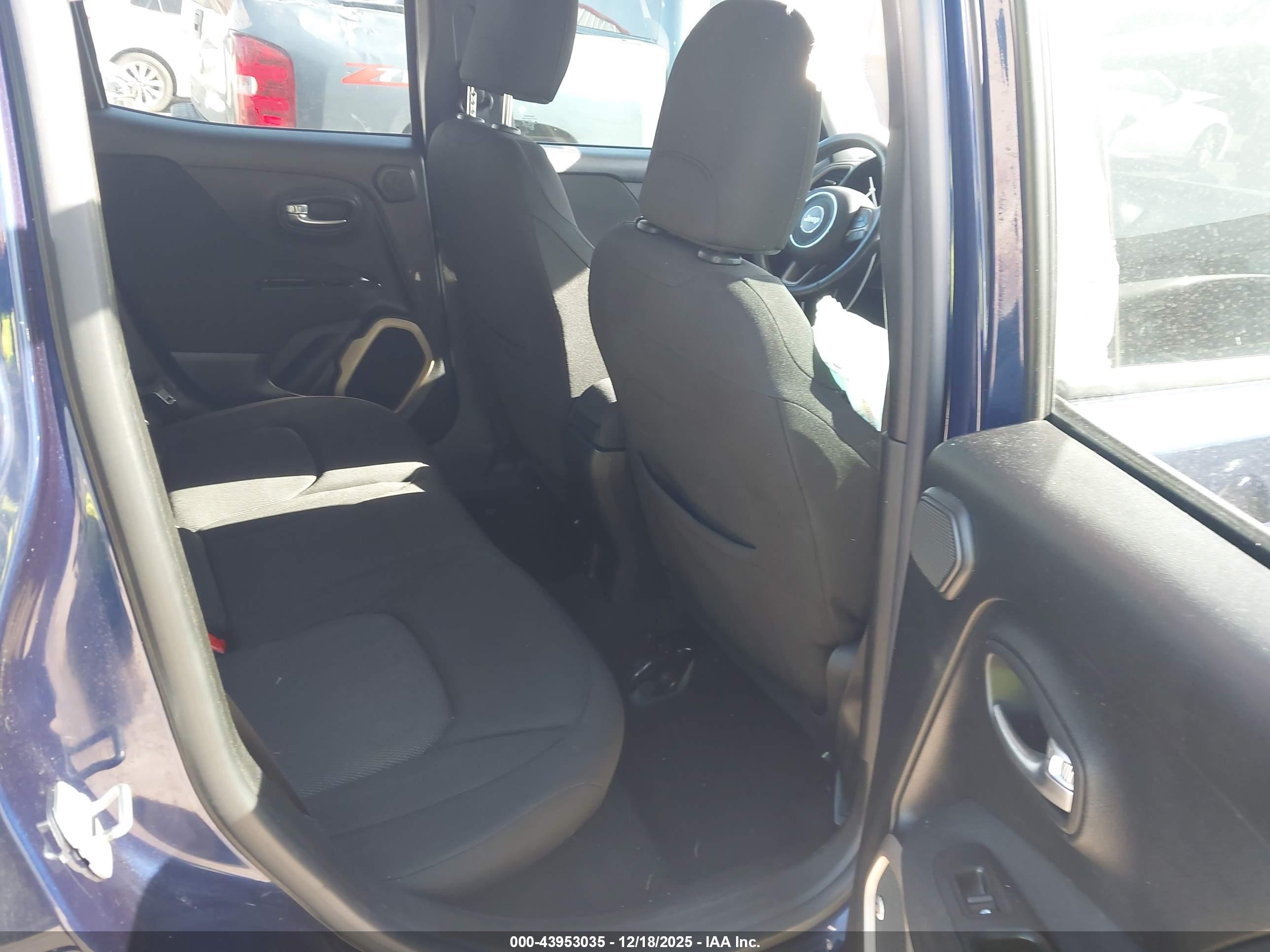 JEEP RENEGADE image 8